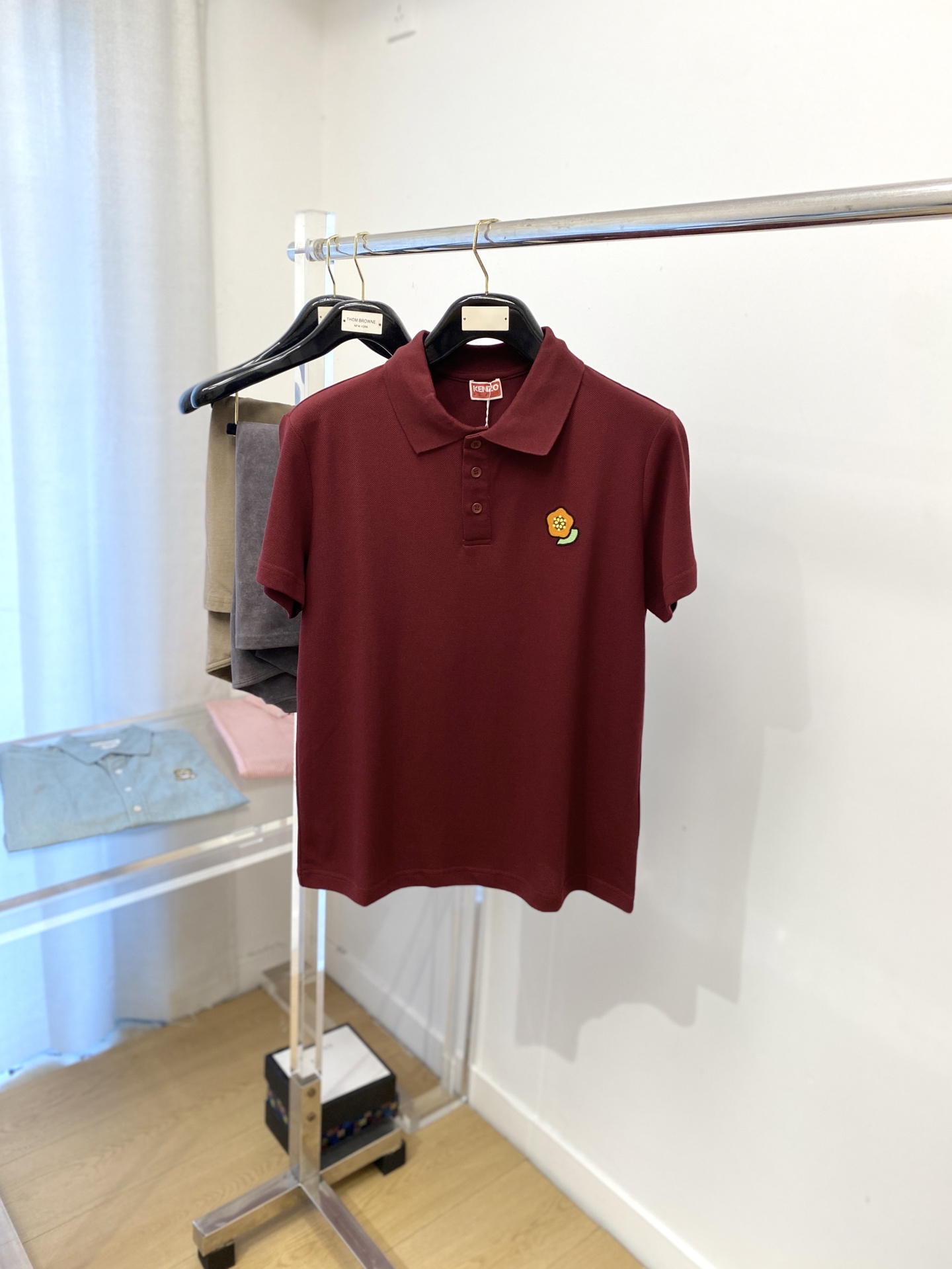 KENZO、2025最新款短袖T恤，帅气时尚，胸前精致刺绣图案logo，简约百搭款。面料棉 不仅挺括，保