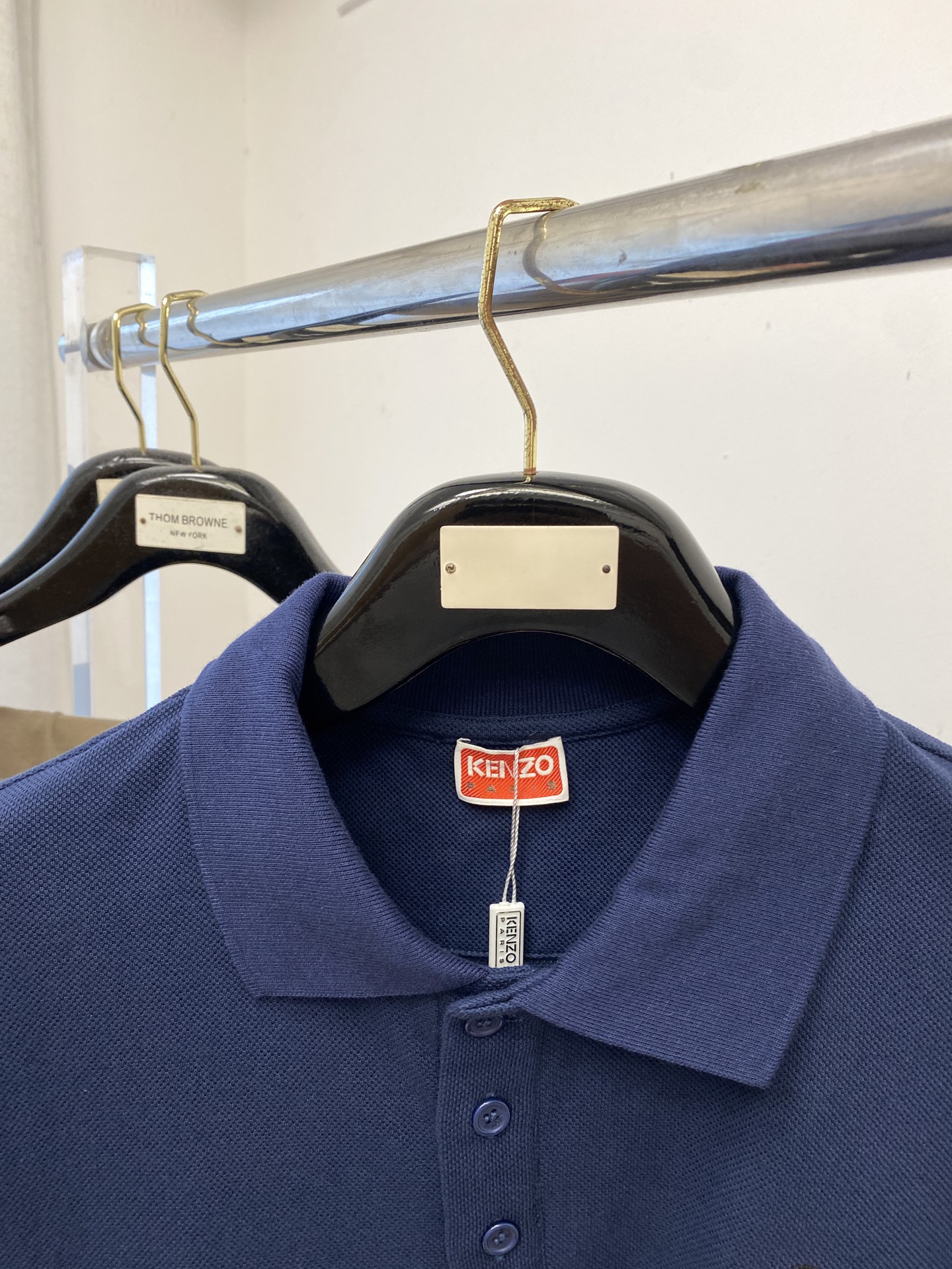 KENZO、2025最新款短袖T恤，帅气时尚，胸前精致刺绣图案logo，简约百搭款。面料棉 不仅挺括，保