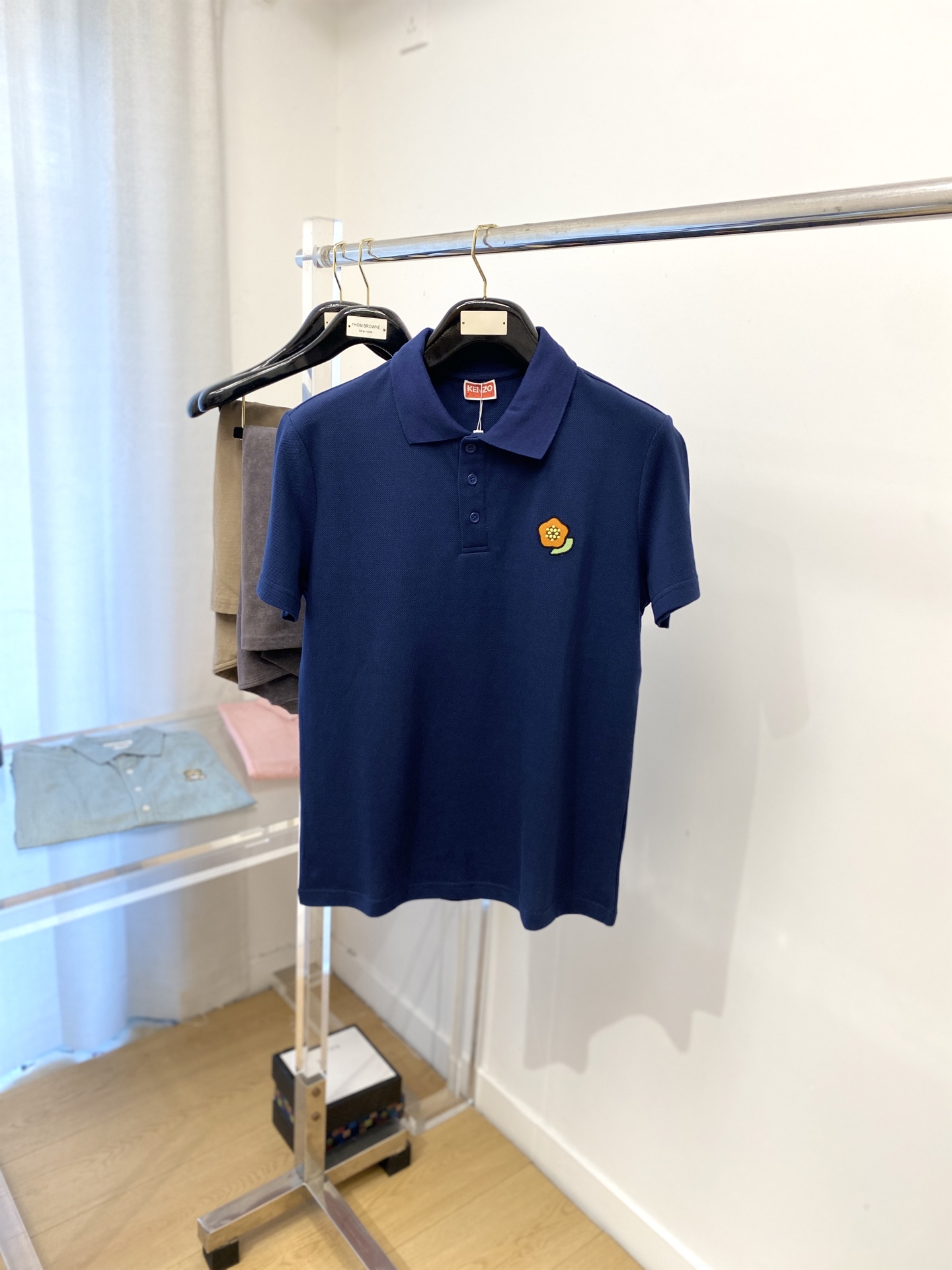 KENZO、2025最新款短袖T恤，帅气时尚，胸前精致刺绣图案logo，简约百搭款。面料棉 不仅挺括，保