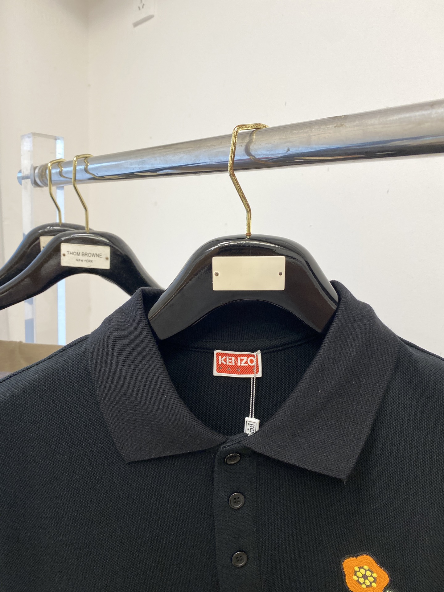 KENZO、2025最新款短袖T恤，帅气时尚，胸前精致刺绣图案logo，简约百搭款。面料棉 不仅挺括，保