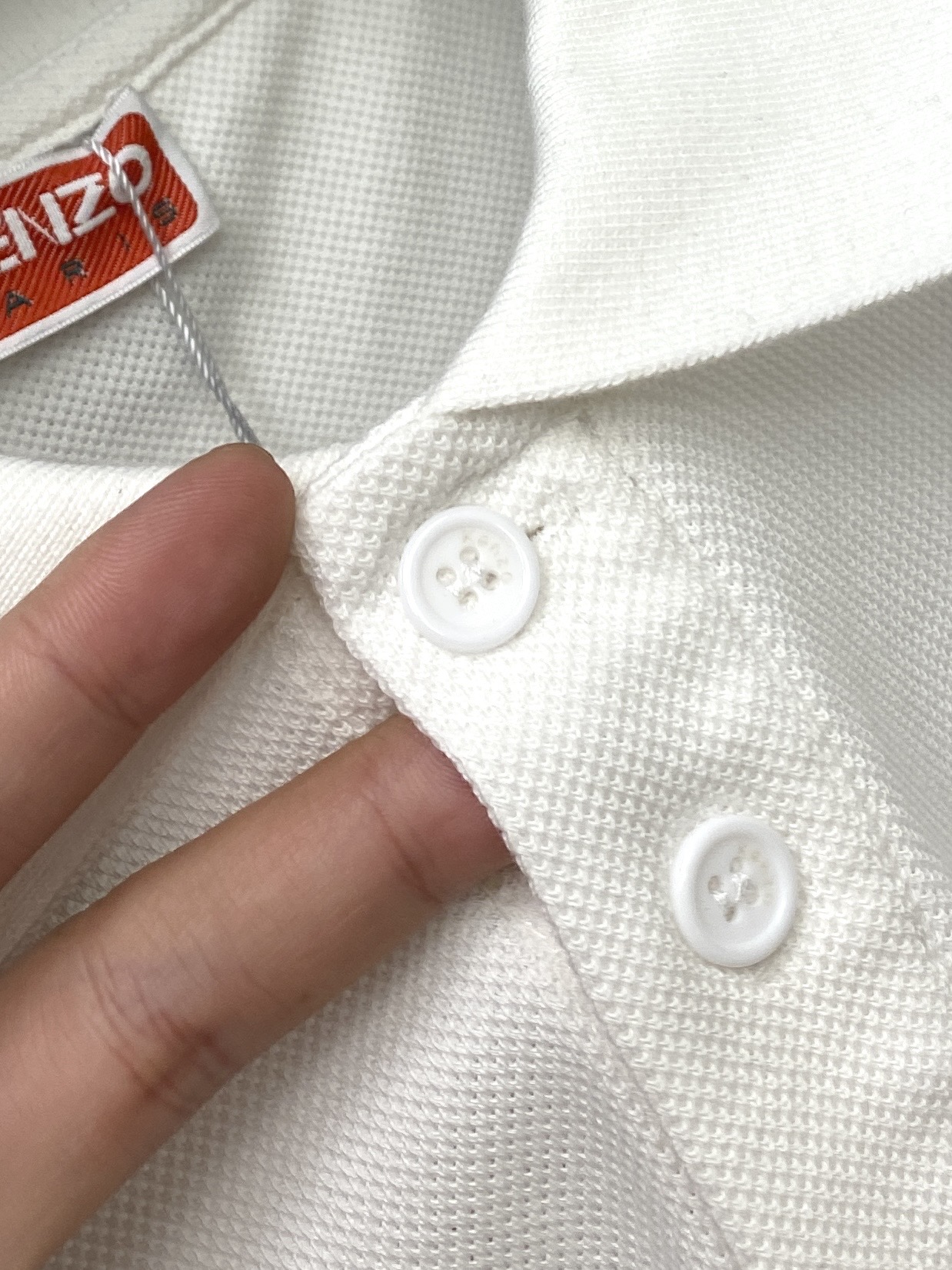 KENZO、2025最新款短袖T恤，帅气时尚，胸前精致刺绣字母图案logo，简约百搭款。面料棉 不仅挺括