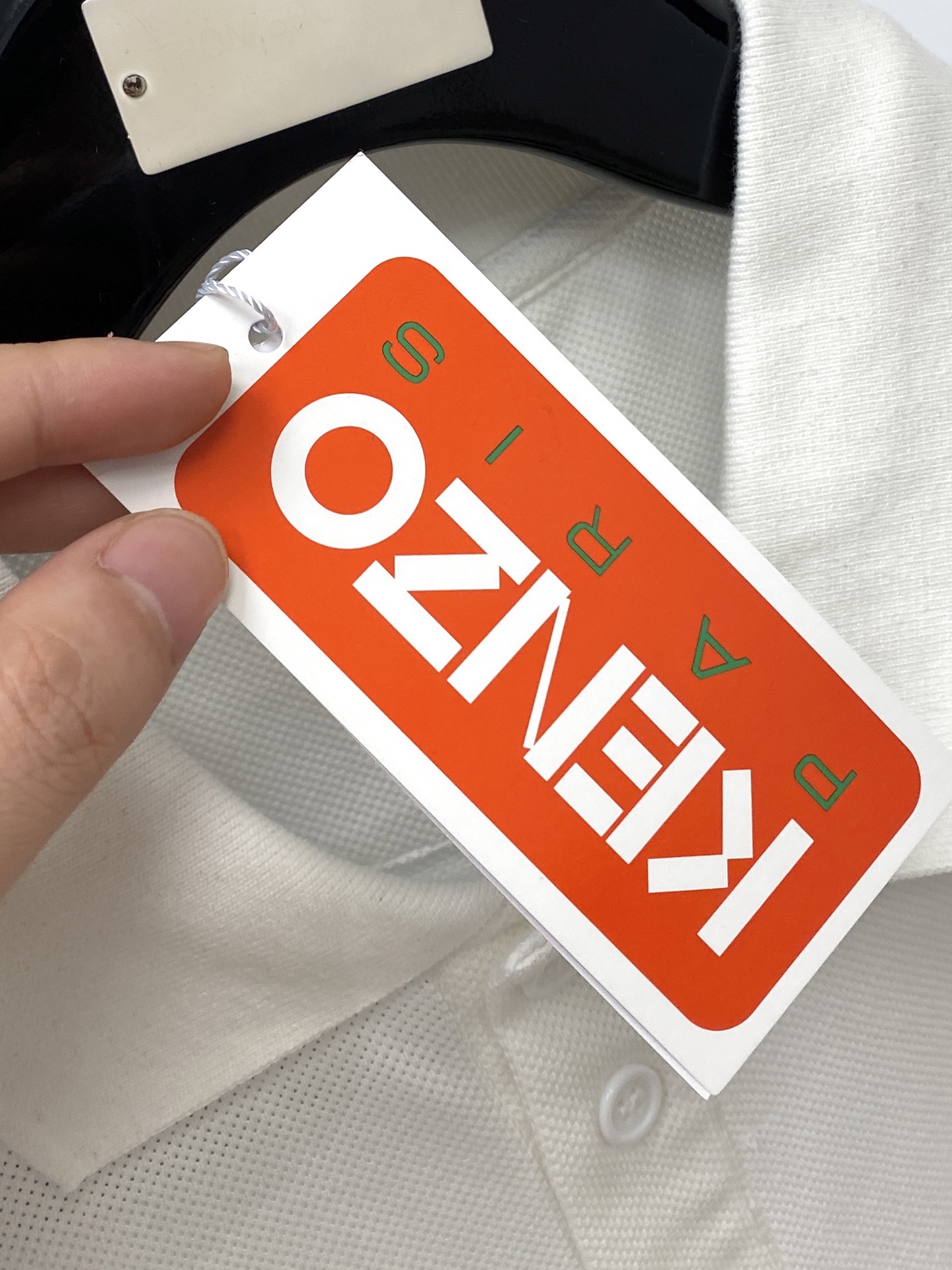 KENZO、2025最新款短袖T恤，帅气时尚，胸前精致刺绣字母图案logo，简约百搭款。面料棉 不仅挺括