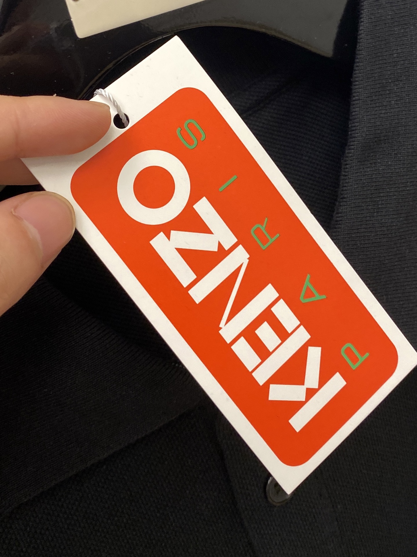 KENZO、2025最新款短袖T恤，帅气时尚，胸前精致刺绣字母图案logo，简约百搭款。面料棉 不仅挺括