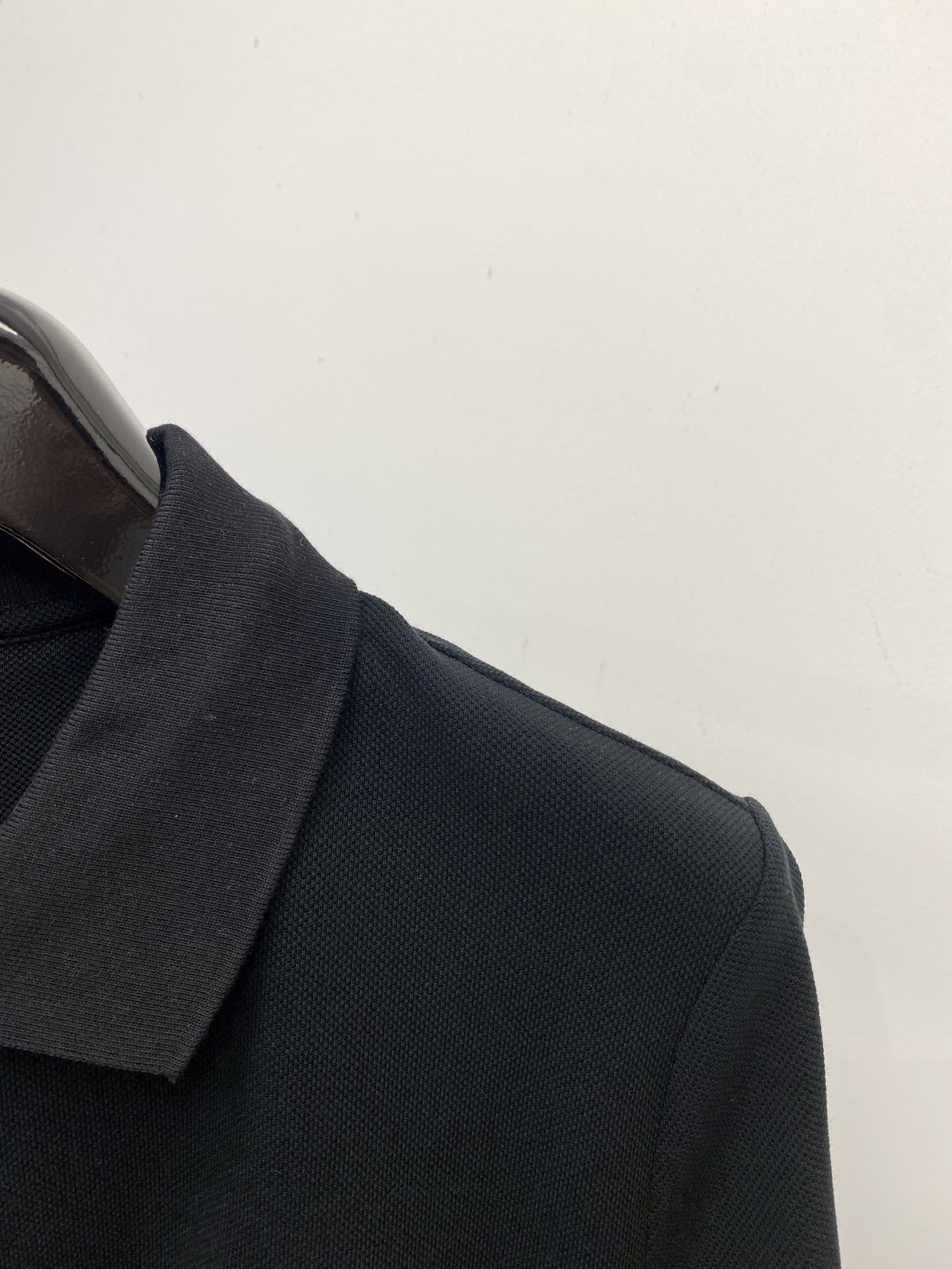 KENZO、2025最新款短袖T恤，帅气时尚，胸前精致刺绣字母图案logo，简约百搭款。面料棉 不仅挺括