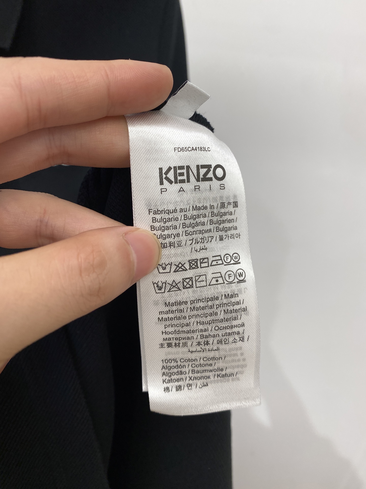 KENZO、2025最新款短袖T恤，帅气时尚，胸前精致刺绣字母图案logo，简约百搭款。面料棉 不仅挺括