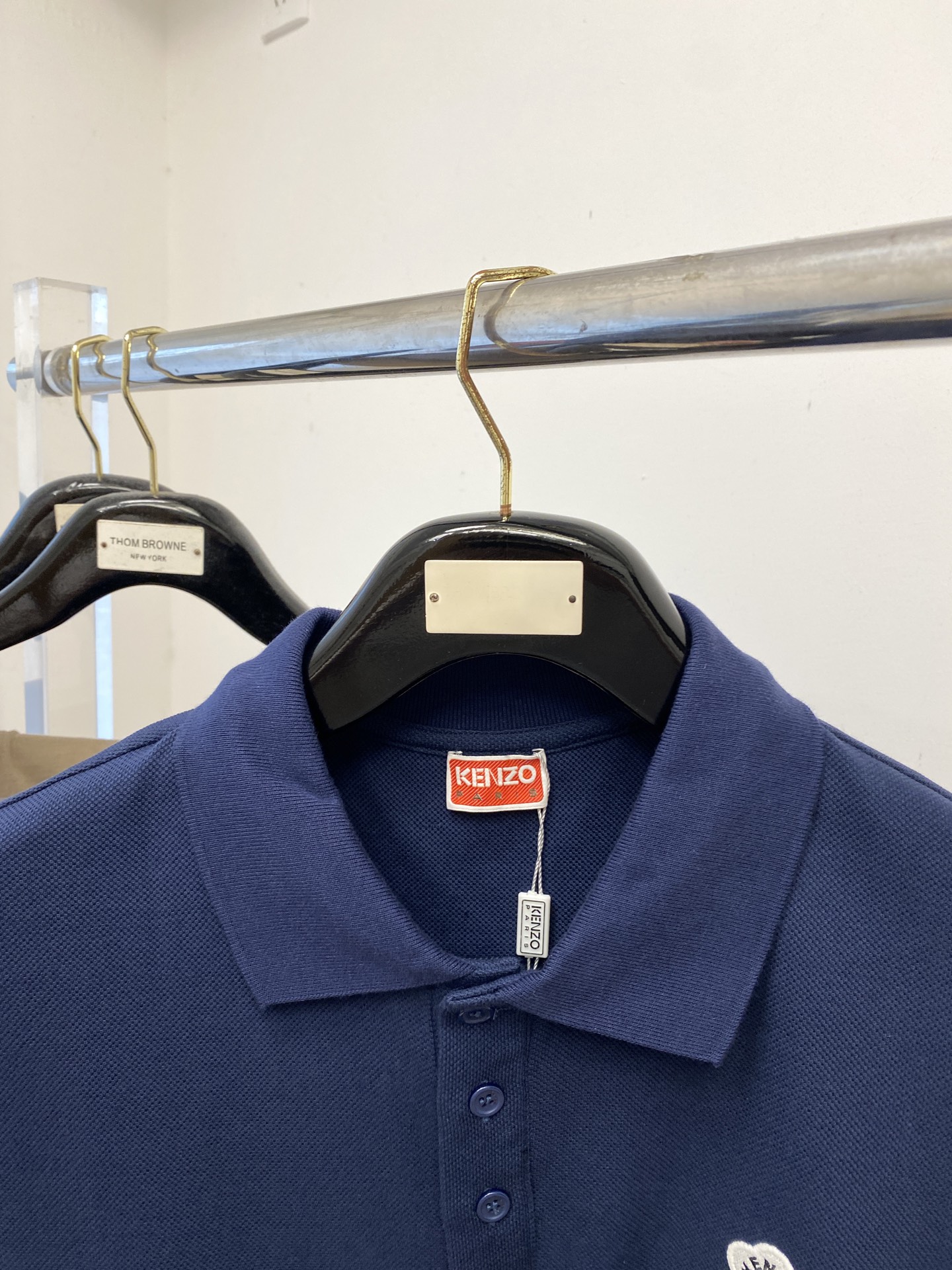 KENZO、2025最新款短袖T恤，帅气时尚，胸前精致刺绣字母图案logo，简约百搭款。面料棉 不仅挺括