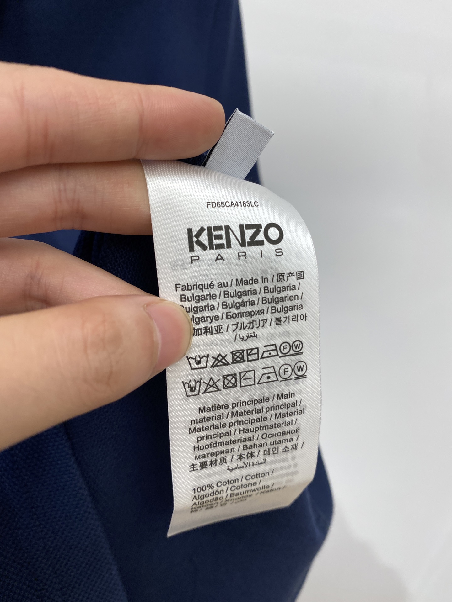 KENZO、2025最新款短袖T恤，帅气时尚，胸前精致刺绣字母图案logo，简约百搭款。面料棉 不仅挺括