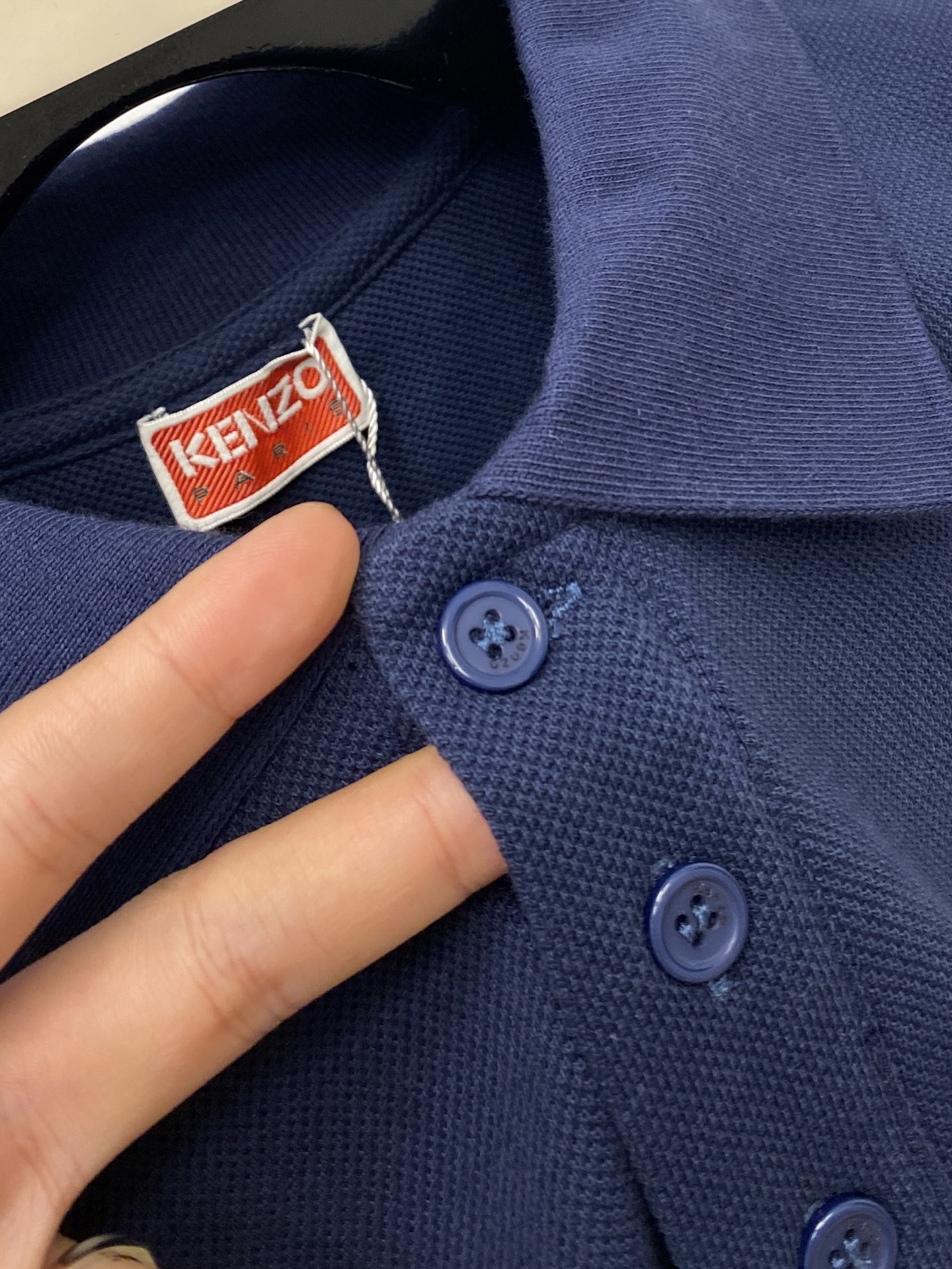 KENZO、2025最新款短袖T恤，帅气时尚，胸前精致刺绣字母图案logo，简约百搭款。面料棉 不仅挺括