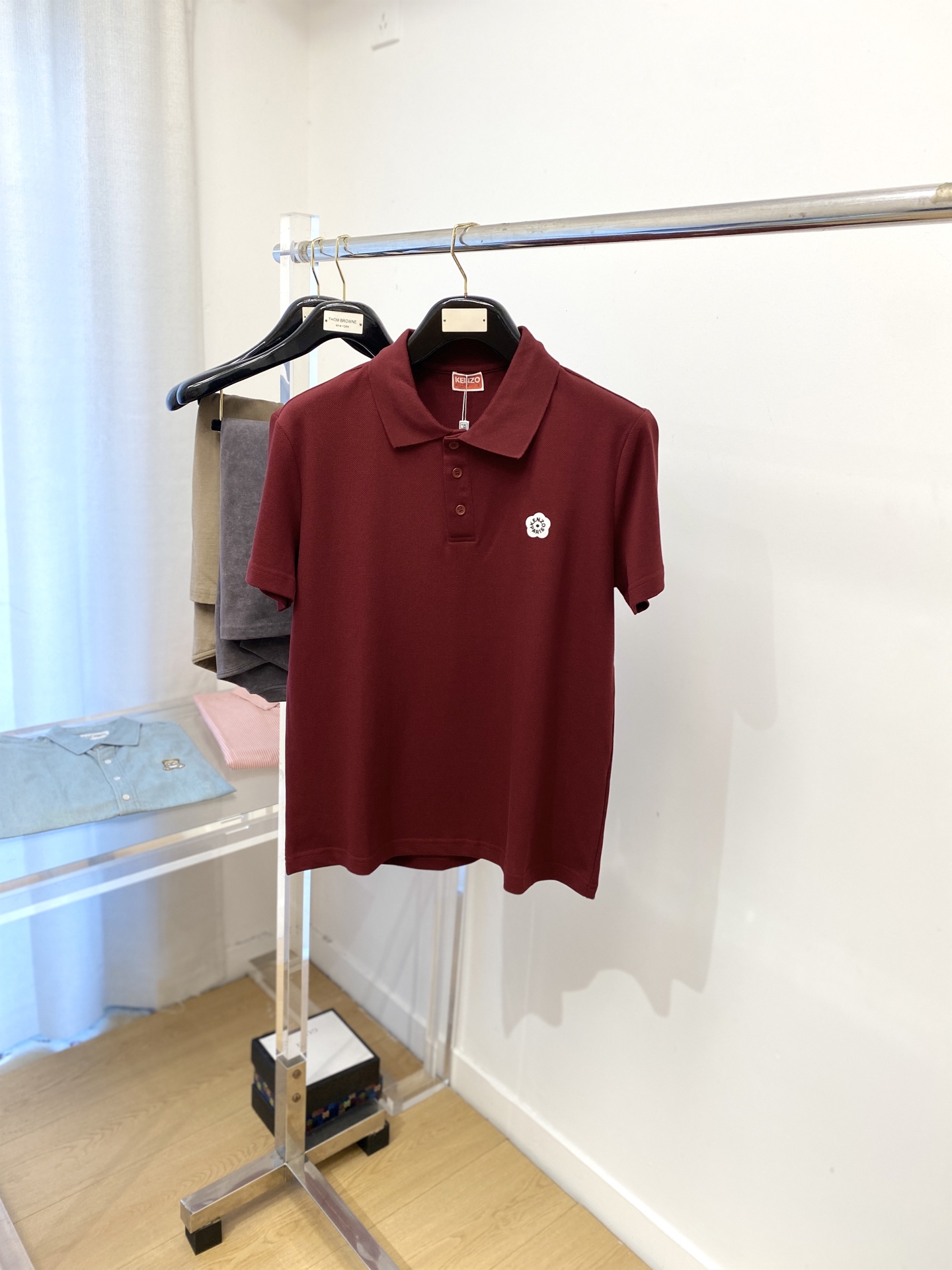 NO:522627,KENZO, the latest short-sleeved T-shirt in 2025, handsome and fashionable, exquisite embroidered letter pattern logo on the chest, simple and versatile style. The fabric cotton is not only crisp, maintains the trendy silhouette, but also comfortable to wear, and the yarn is more delicate, the number M-3XL, T-shirt,tees, t-shirt,alexander wang19860909KENZO、2025最新款短袖T恤,帅气时尚,胸前精致刺绣字母图案logo,简约百搭款.面料棉 不仅挺括,保持潮流的廓形,又穿着舒适,纱织更细腻,码数M-3XL,,T-shirt,tees，t-shirt,alexander wang,Men's clothing