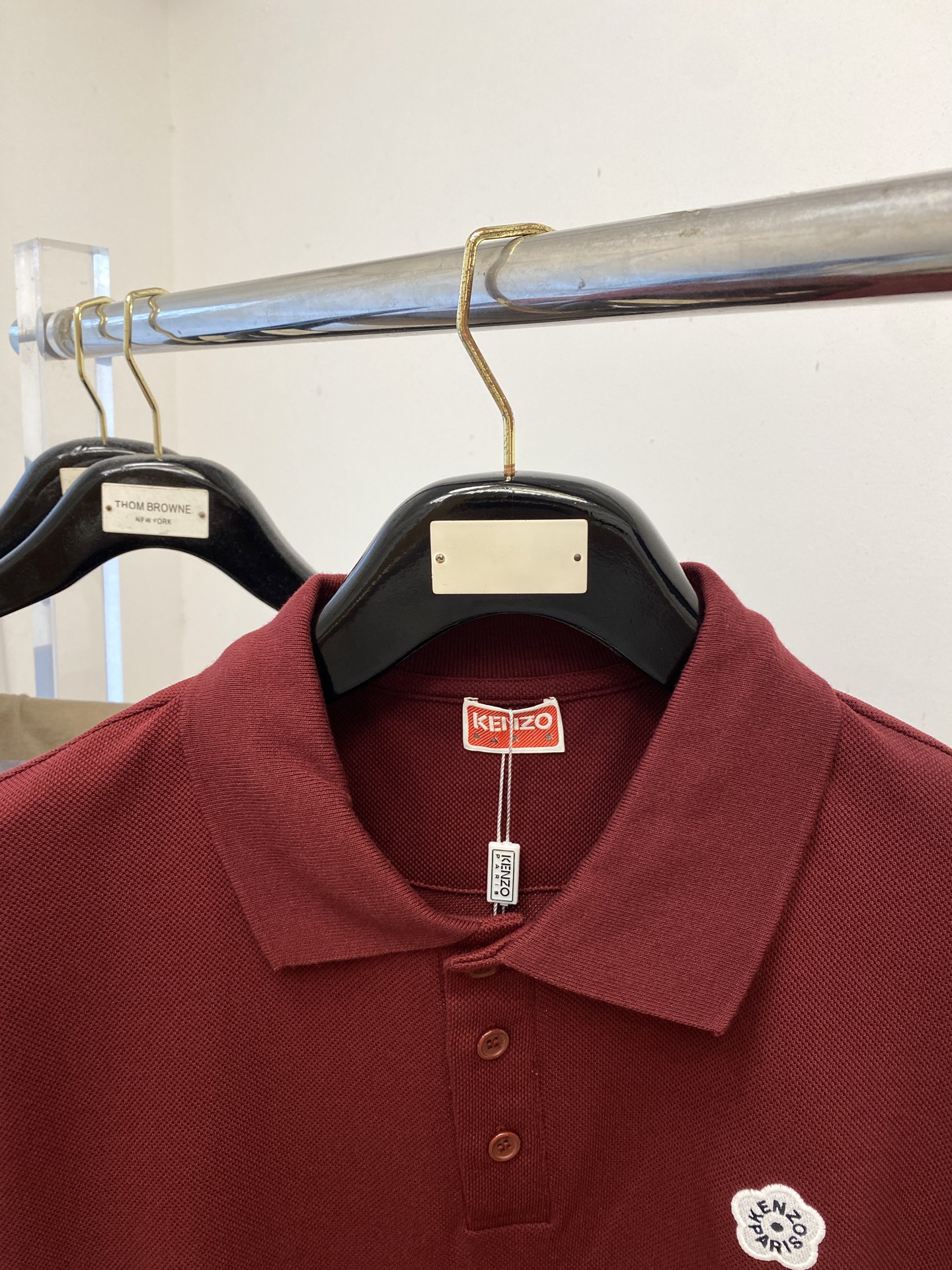 KENZO、2025最新款短袖T恤，帅气时尚，胸前精致刺绣字母图案logo，简约百搭款。面料棉 不仅挺括