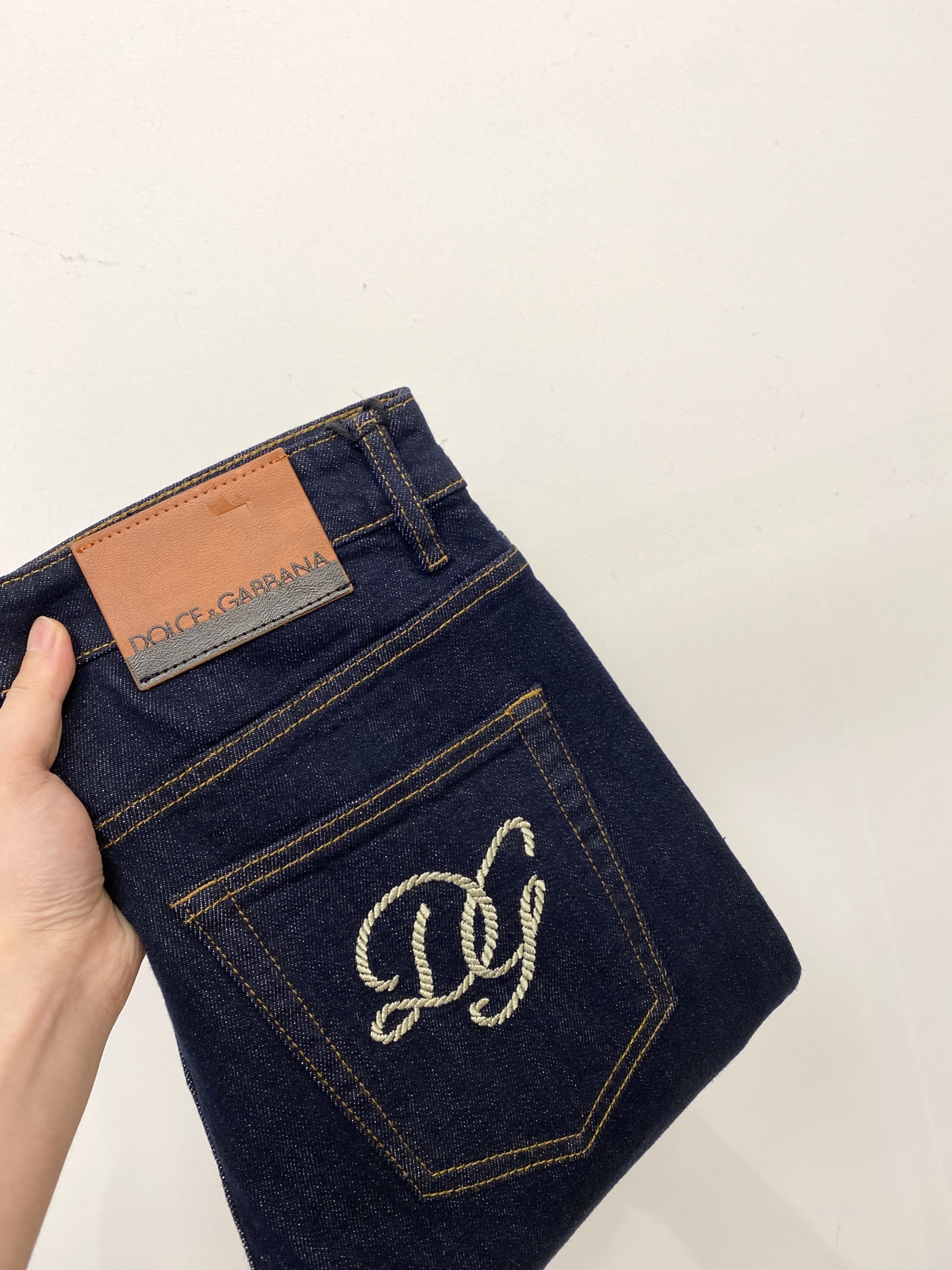 NO:505579,DG, 2025 latest products, special counters are available at the same time, original singles, washable casual jeans, imported original washable elastic fabric, comfortable and elastic, original hardware and auxiliary decorative logo, super positive style, extremely high grade, counter quality, fashionable and stylish upper body, 29-38, jeans, alexander wang19860909DG、2025最新品,专柜同步有售,原单狠货,水洗休闲牛仔裤,进口原版水洗弹力面料,舒适有弹性,原版五金辅料装饰logo,版型超正,档次极高,专柜品质,上身时尚有型,码数29-38,,jeans,alexander wang,Men's clothing