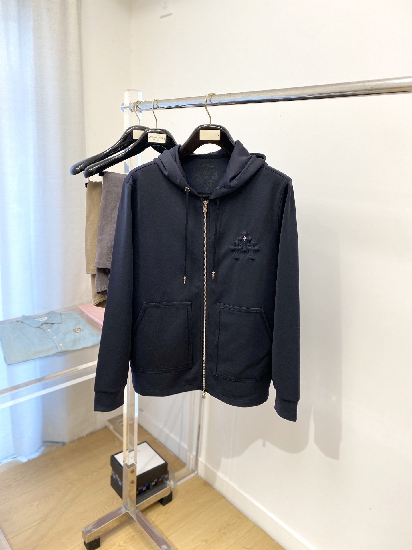 NO:518933,Croxin, 2025 new jacket jacket, fashionable and handsome, simple and versatile style, chest embroidered hardware decorative pattern logo, customized original fabric, not only crisp, maintains the trendy silhouette, and is comfortable to wear, the yarn weaving is more delicate, the number M-3XL, chrome hearts, jackets & coats, jackets & coats, alexander wang19860909克罗心、2025新品夹克外套,时尚帅气,简约百搭款,胸前刺绣五金装饰图案logo,定制原版面料,不仅挺括,保持潮流的廓形,又穿着舒适,纱织更细腻,码数M-3XL,,chrome hearts,jackets & coats,jackets & coats,alexander wang,Men's clothing