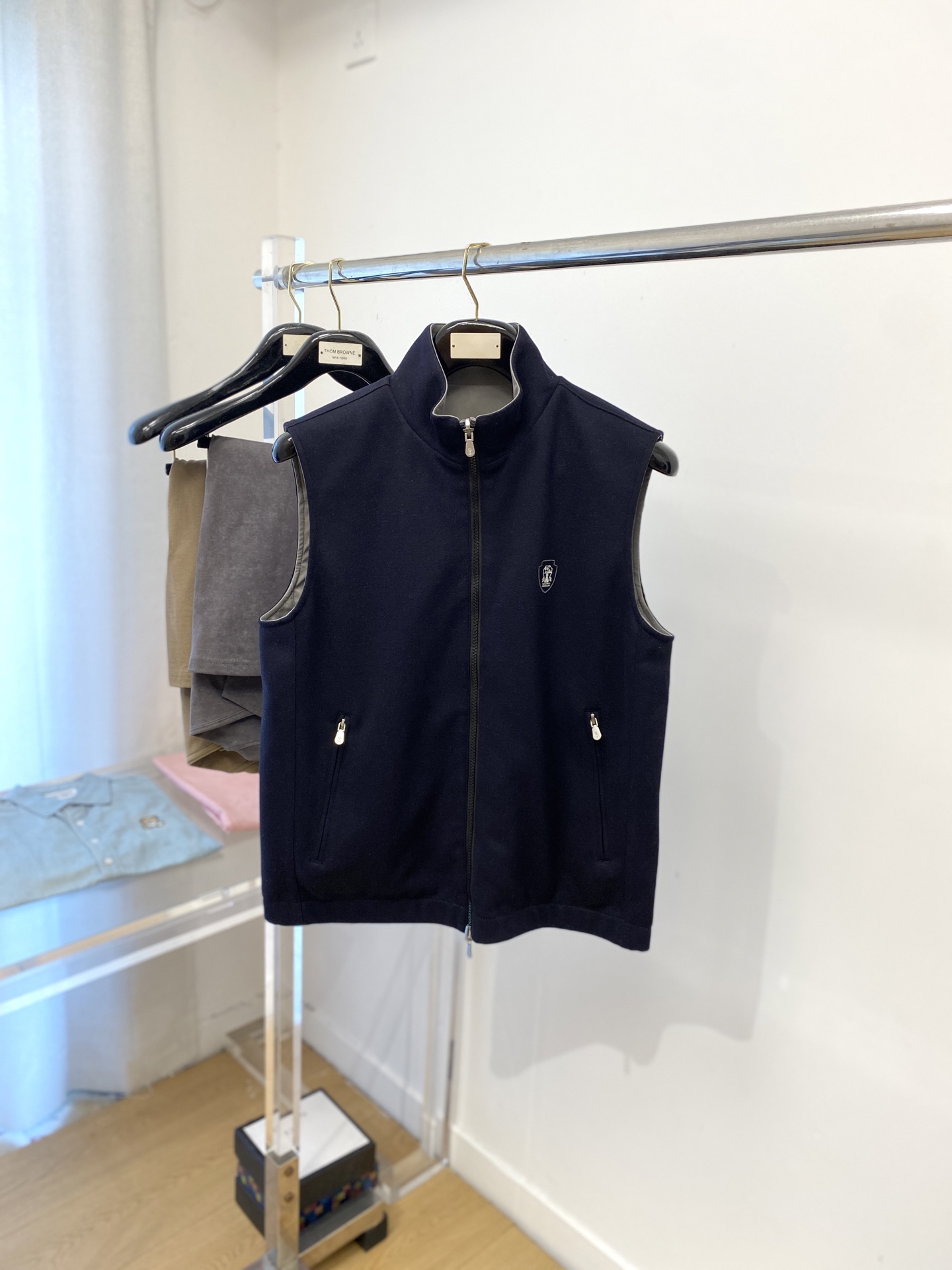 NO:518936,Brunello Cucinelli, 2025 new double-sided jacket vest jacket, fashionable and handsome, simple and versatile style, exquisite embroidery and glue pattern logo on the chest, customized original fabric, not only crisp, maintains the trendy silhouette, and is comfortable to wear, and the yarn weaving is more delicate, the number M-3XL, brunello cucinelli, jackets & coats, jackets & coats, alexander wang19860909Brunello Cucinelli、2025新品双面穿夹克马甲外套,时尚帅气,简约百搭款,胸前精致刺绣印胶图案logo,定制原版面料,不仅挺括,保持潮流的廓形,又穿着舒适,纱织更细腻,码数M-3XL,,brunello cucinelli,jackets & coats,jackets & coats,alexander wang,Men's clothing