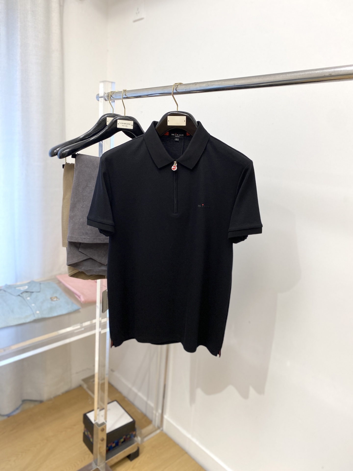 NO:521346,Kiton, the latest short-sleeved T-shirt, handsome and fashionable, top-grade printed letter logo on the chest, simple and versatile style. The fabric cotton is not only crisp, maintains the trendy silhouette, but also comfortable to wear, and the yarn is more delicate, the number M-3XL, T-shirt,tees, t-shirt,alexander wang19860909Kiton、最新款短袖T恤,帅气时尚,胸前顶级印胶字母logo,简约百搭款.面料棉 不仅挺括,保持潮流的廓形,又穿着舒适,纱织更细腻,码数M-3XL,,T-shirt,tees，t-shirt,alexander wang,Men's clothing