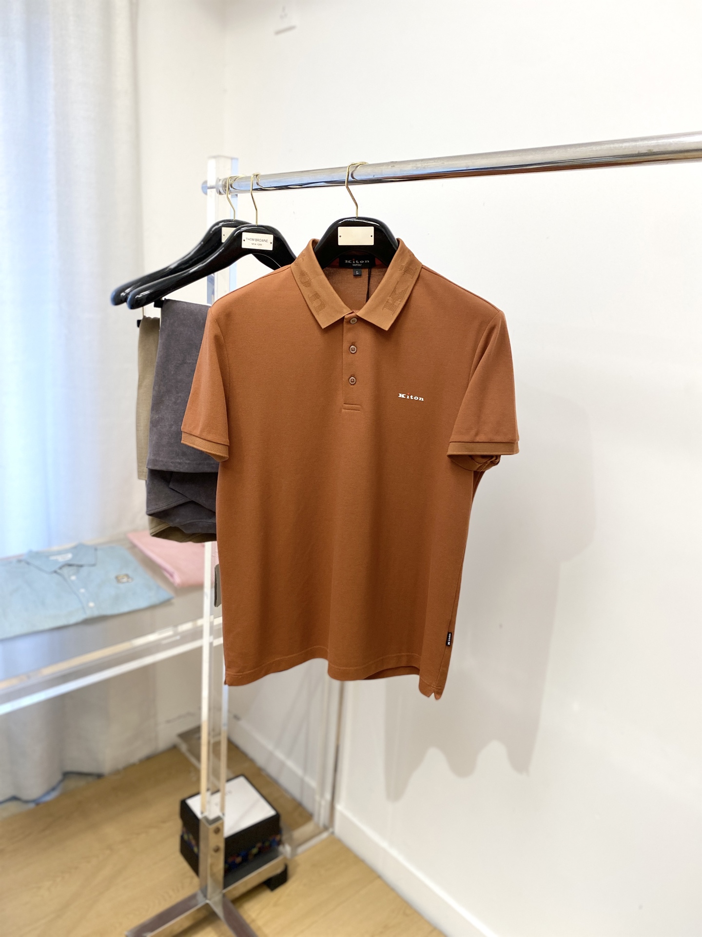 Kiton Polo Marron en Coton avec Logo Discret - Élégance et Confort
