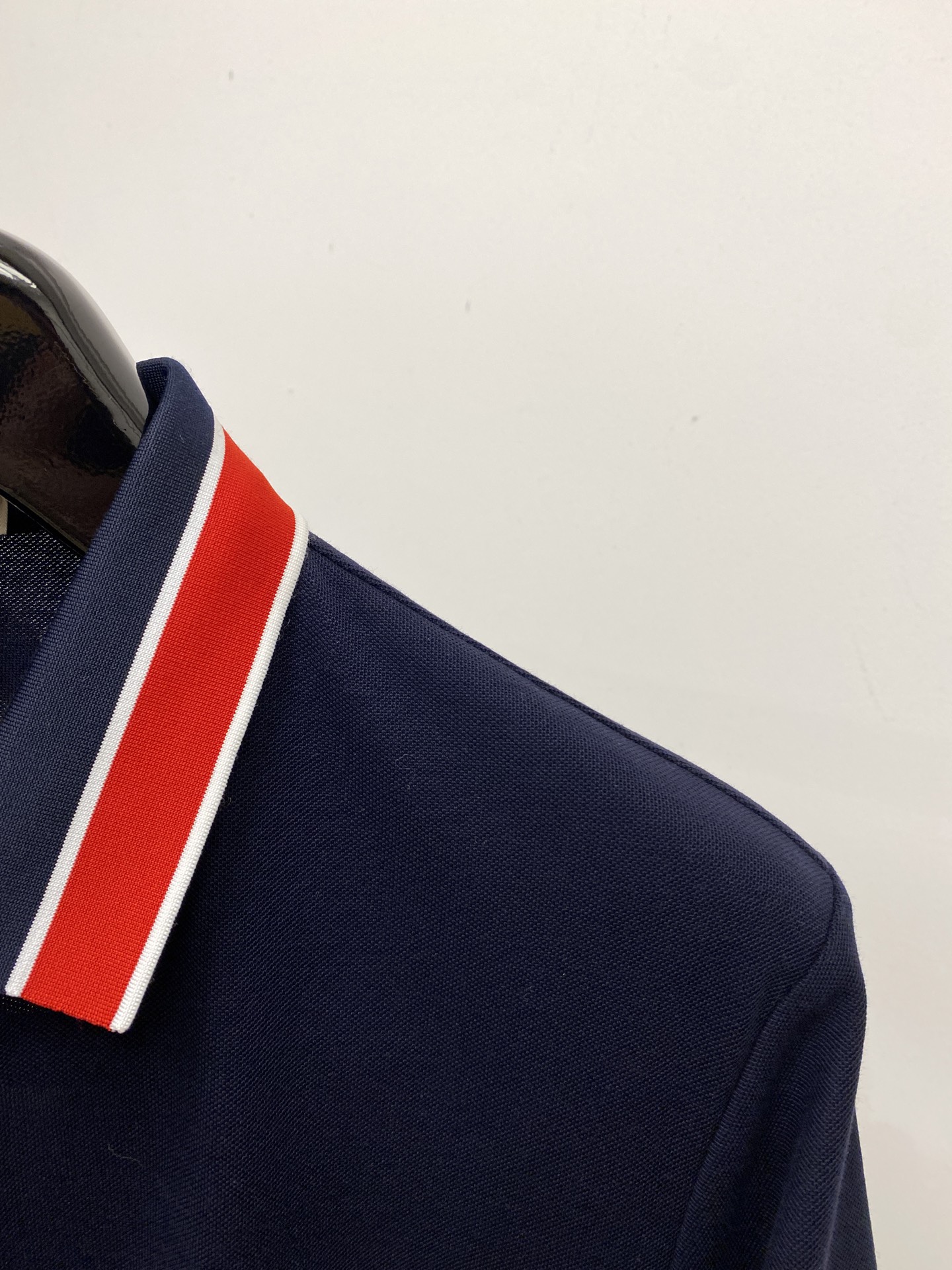 蒙口、2025最新款短袖T恤，帅气时尚，胸前刺绣装饰图案logo，简约百搭款。面料棉 不仅挺括，保持潮流