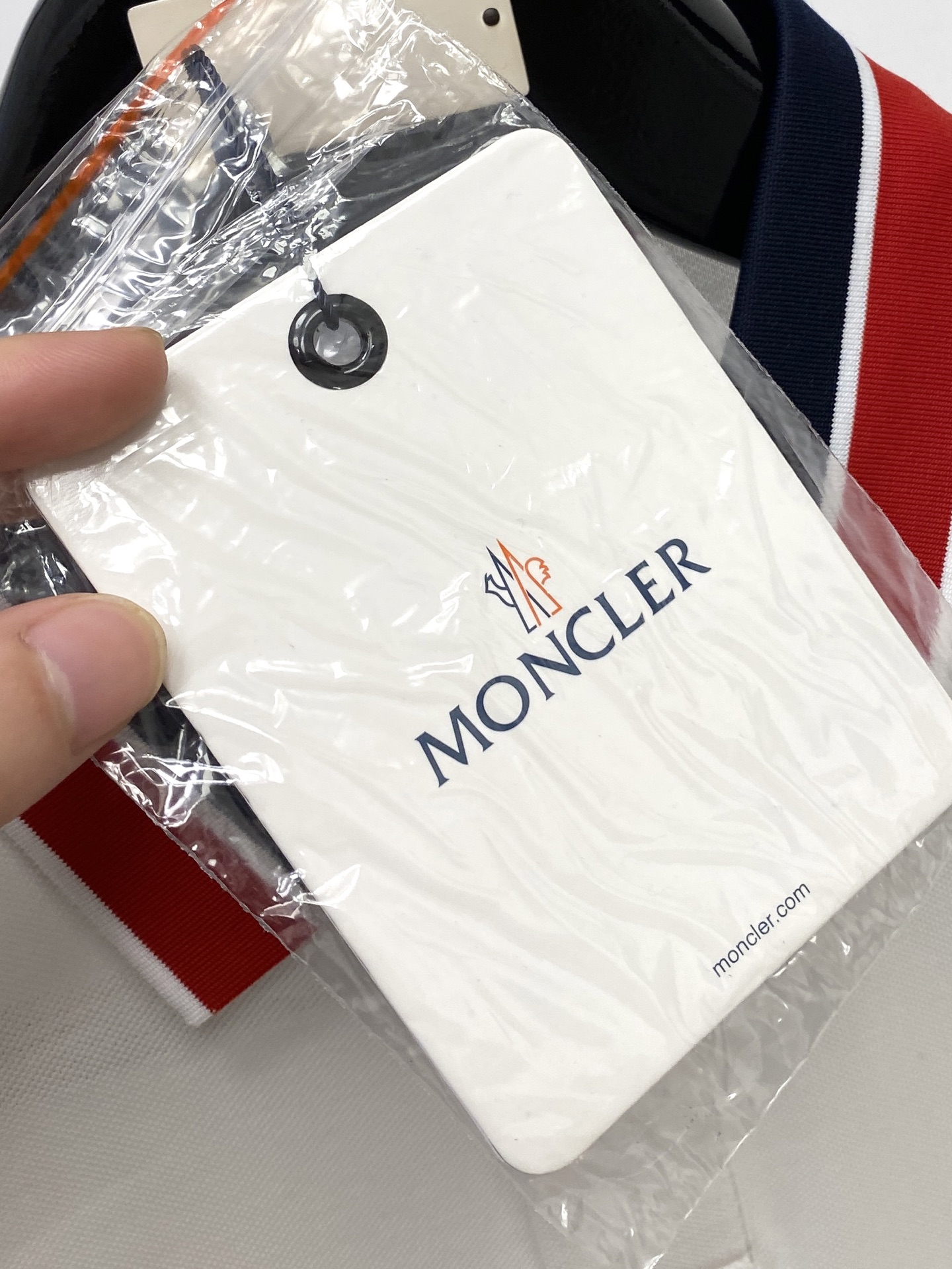 蒙口、2025最新款短袖T恤，帅气时尚，胸前刺绣装饰图案logo，简约百搭款。面料棉 不仅挺括，保持潮流