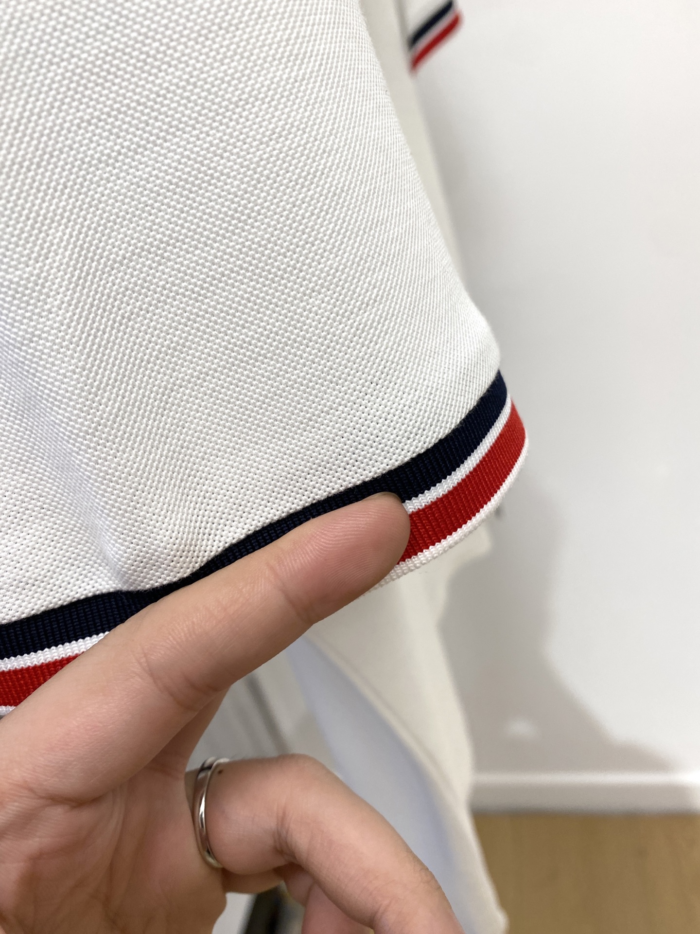 蒙口、2025最新款短袖T恤，帅气时尚，胸前刺绣装饰图案logo，简约百搭款。面料棉 不仅挺括，保持潮流