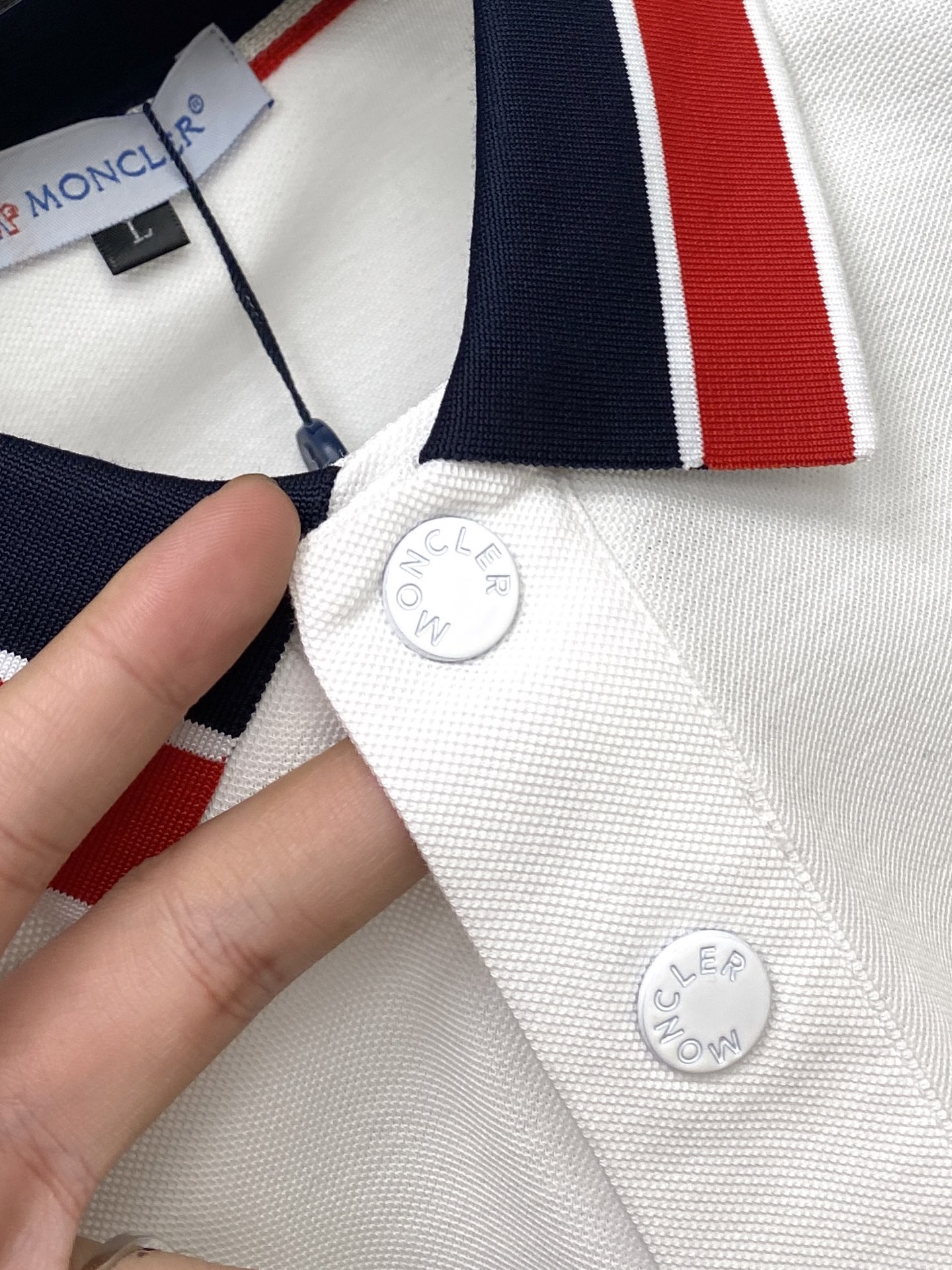 蒙口、2025最新款短袖T恤，帅气时尚，胸前刺绣装饰图案logo，简约百搭款。面料棉 不仅挺括，保持潮流