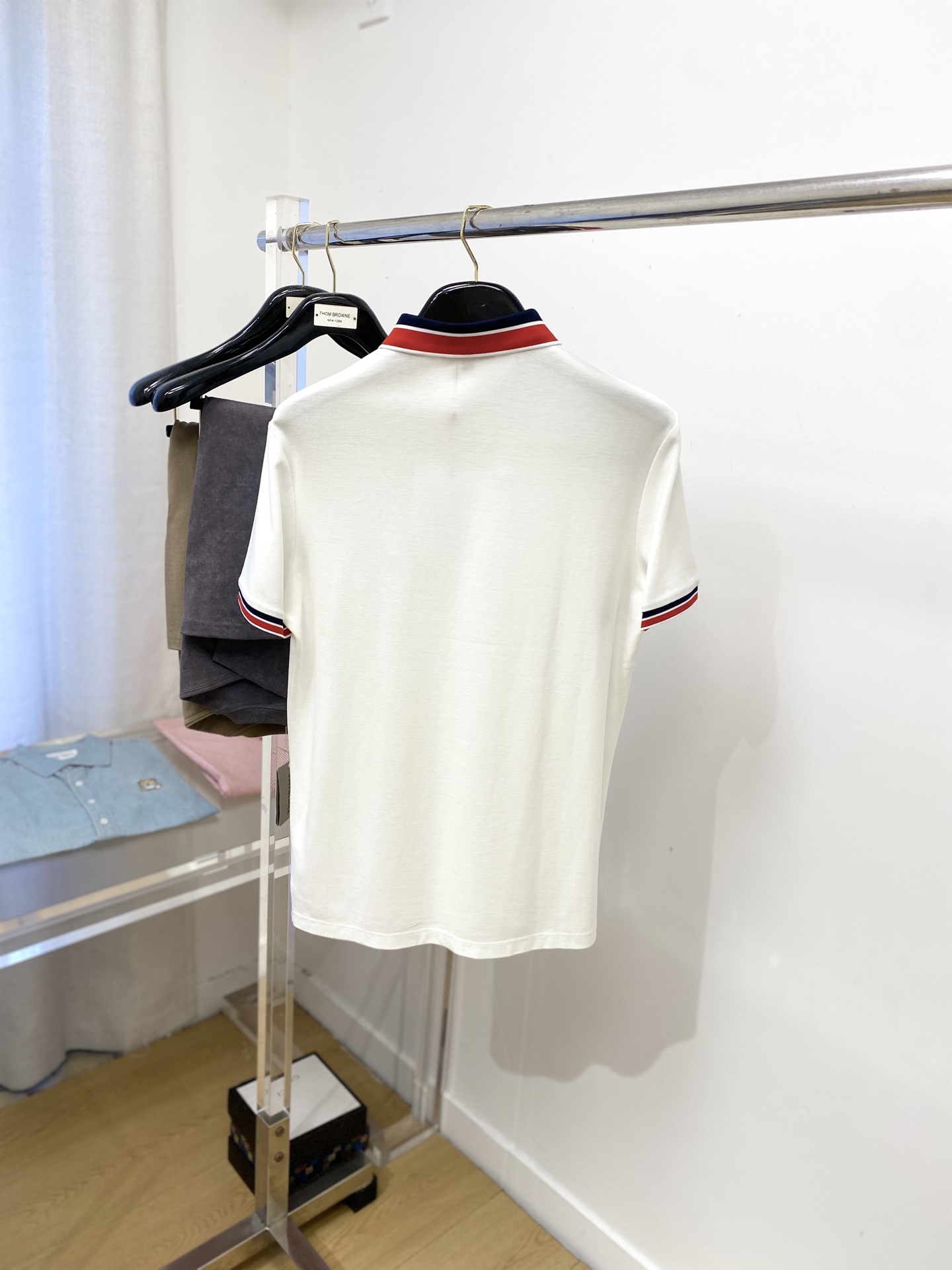 蒙口、2025最新款短袖T恤，帅气时尚，胸前刺绣装饰图案logo，简约百搭款。面料棉 不仅挺括，保持潮流