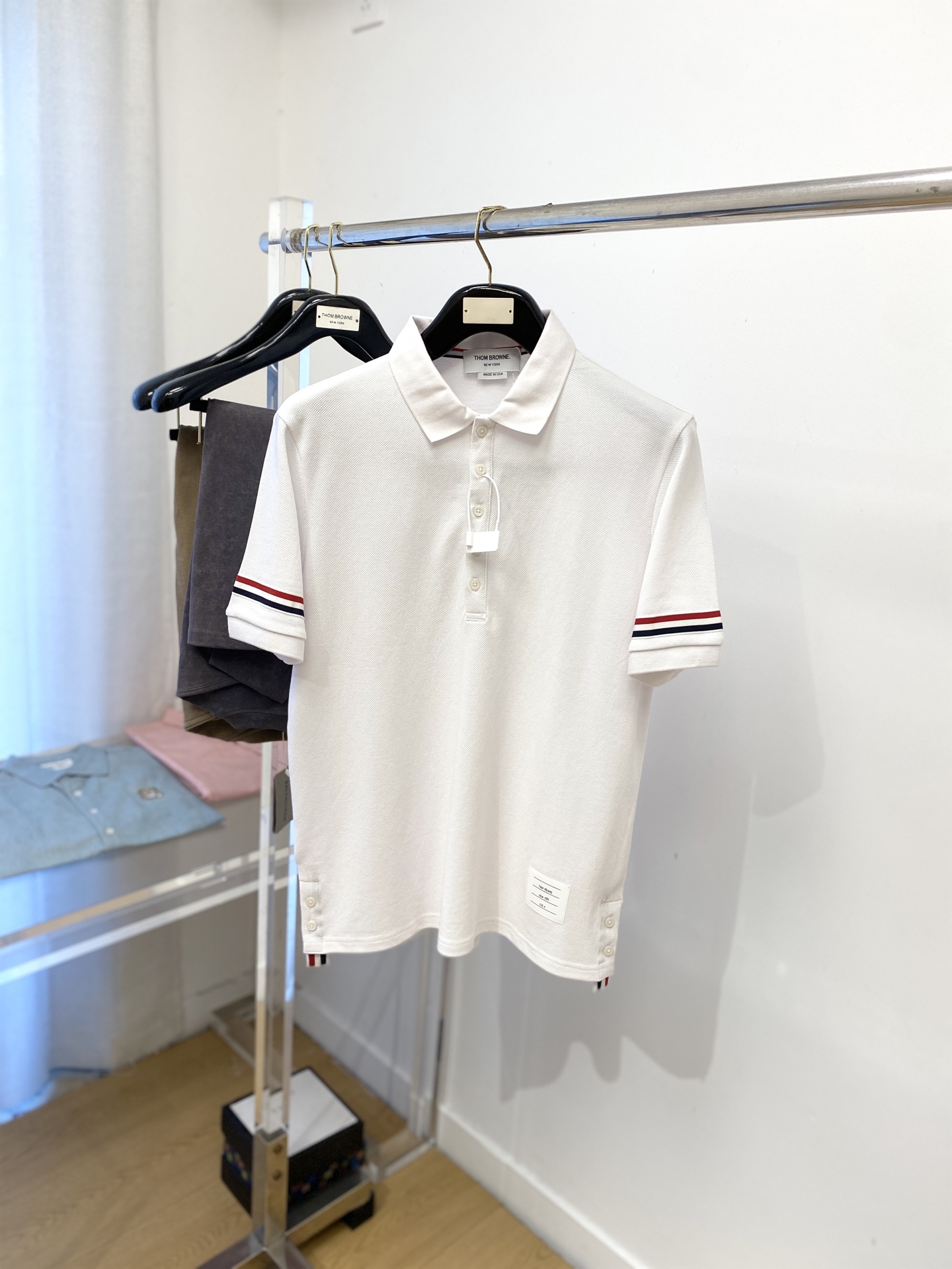 NO:520155,TB, the latest short-sleeved T-shirt in 2025, handsome and fashionable, embroidered letter logo under the clothes, simple and versatile style. The fabric cotton is not only crisp, maintains the trendy silhouette, and is also comfortable to wear, and the yarn is more delicate, with 0-4, T-shirt,tees, t-shirt,alexander wang19860909TB、2025最新款短袖T恤,帅气时尚,衣下刺绣字母logo,简约百搭款.面料棉 不仅挺括,保持潮流的廓形,又穿着舒适,纱织更细腻,码数0-4,,T-shirt,tees，t-shirt,alexander wang,Men's clothing