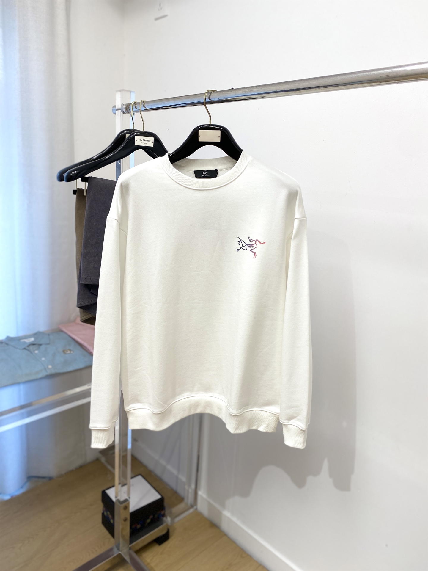 NO:518948,Archaeoptera bird, the latest 2025 sweatshirt, handsome and fashionable, top-grade printed pattern logo on the chest, simple and versatile style. The fabric cotton is not only crisp, maintains the trendy silhouette, and is also comfortable to wear, and the yarn is more delicate, the number S-XL, arc'teryx, hoodie, sweatshirts, alexander wang19860909始祖鸟、2025最新款卫衣,帅气时尚,胸前顶级印花图案logo,简约百搭款.面料棉 不仅挺括,保持潮流的廓形,又穿着舒适,纱织更细腻,码数S-XL,arc'teryx,hoodie,sweatshirts,alexander wang,Men's clothing