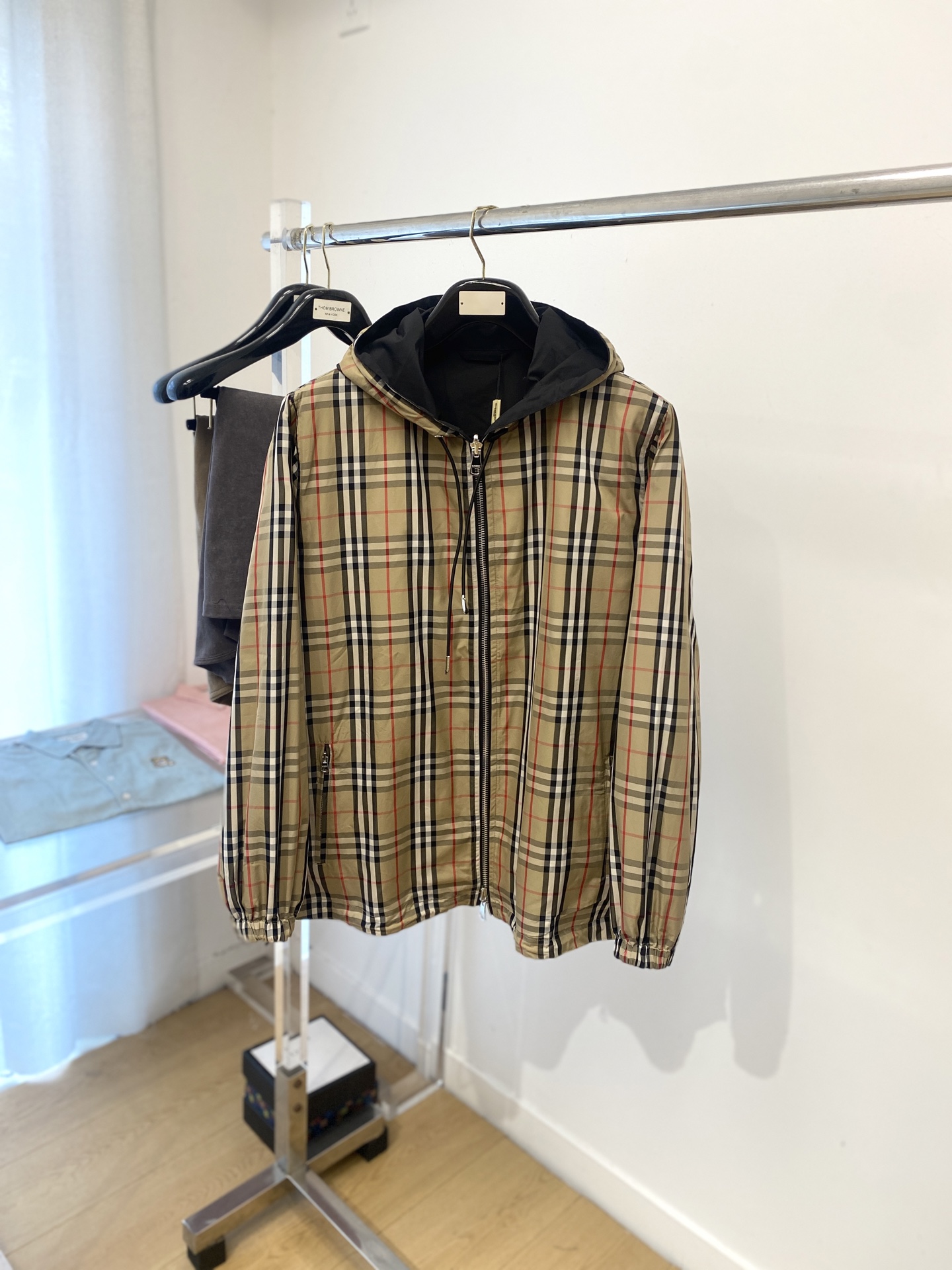 NO:518952,Burberry, 2025 new double-sided jacket, fashionable and handsome, simple and versatile, classic Burberry check logo, customized original fabric, not only crisp, maintains the trendy silhouette, and is comfortable to wear, and the yarn is more delicate, the number XS-L, burberry, jackets & coats, jackets & coats, alexander wang19860909巴宝莉、2025新品双面穿夹克外套,时尚帅气,简约百搭款,经典巴宝莉格纹logo,定制原版面料,不仅挺括,保持潮流的廓形,又穿着舒适,纱织更细腻,码数XS-L,,burberry,jackets & coats,jackets & coats,alexander wang,Men's clothing