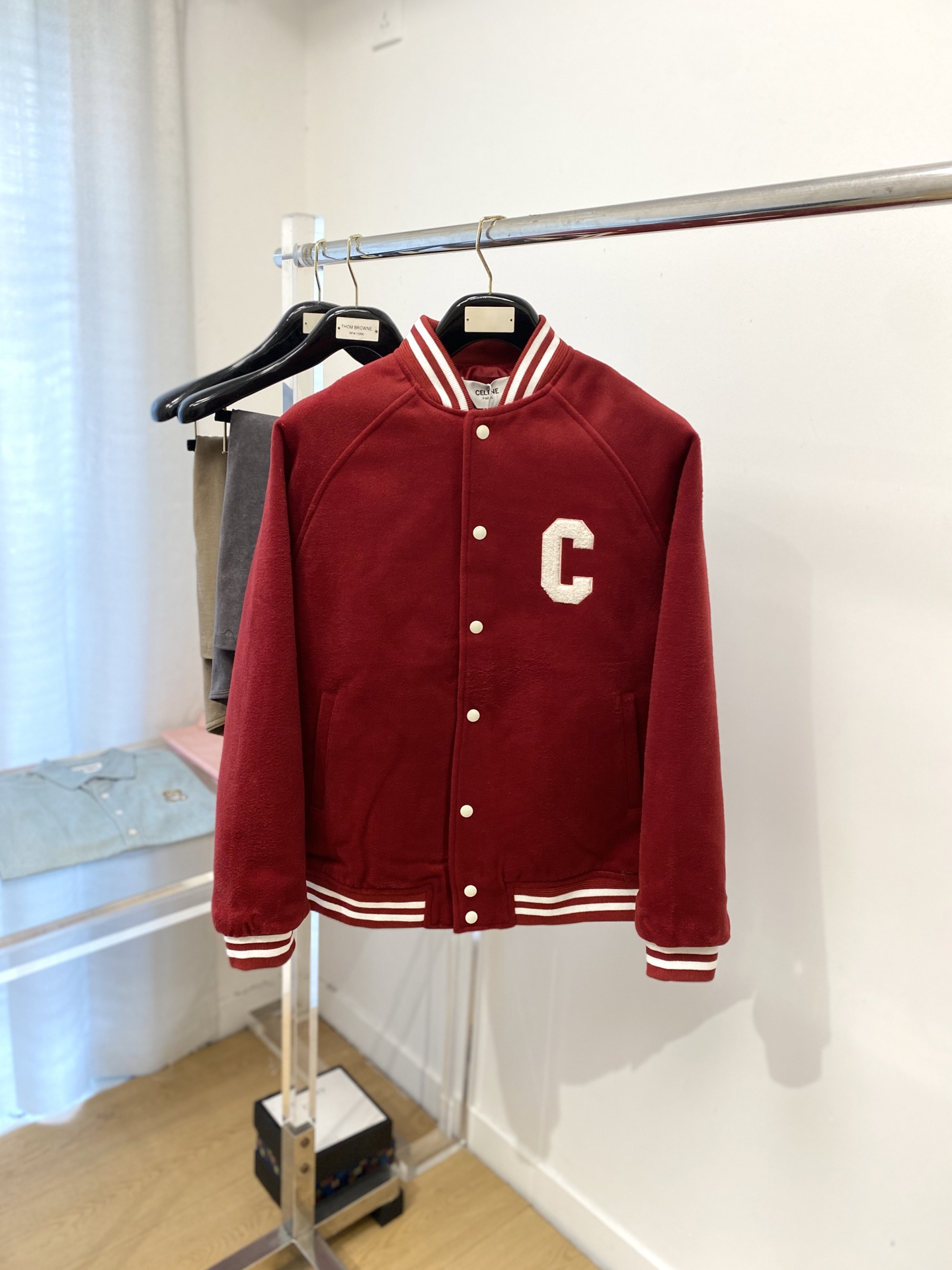 NO:520175,Celine, 2025 new jacket jacket, fashionable and handsome, simple and versatile style, exquisite embroidered letter logo on the chest, customized original fabric, not only crisp, maintains the trendy silhouette, and is comfortable to wear, and the yarn is more delicate, the number XS-L, celine, celine, jackets & coats, jackets & coats, alexander wang19860909Celine 赛琳、2025新品夹克外套,时尚帅气,简约百搭款,胸前精致刺绣字母logo,定制原版面料,不仅挺括,保持潮流的廓形,又穿着舒适,纱织更细腻,码数XS-L,,celine,celine,jackets & coats,jackets & coats,alexander wang,Men's clothing