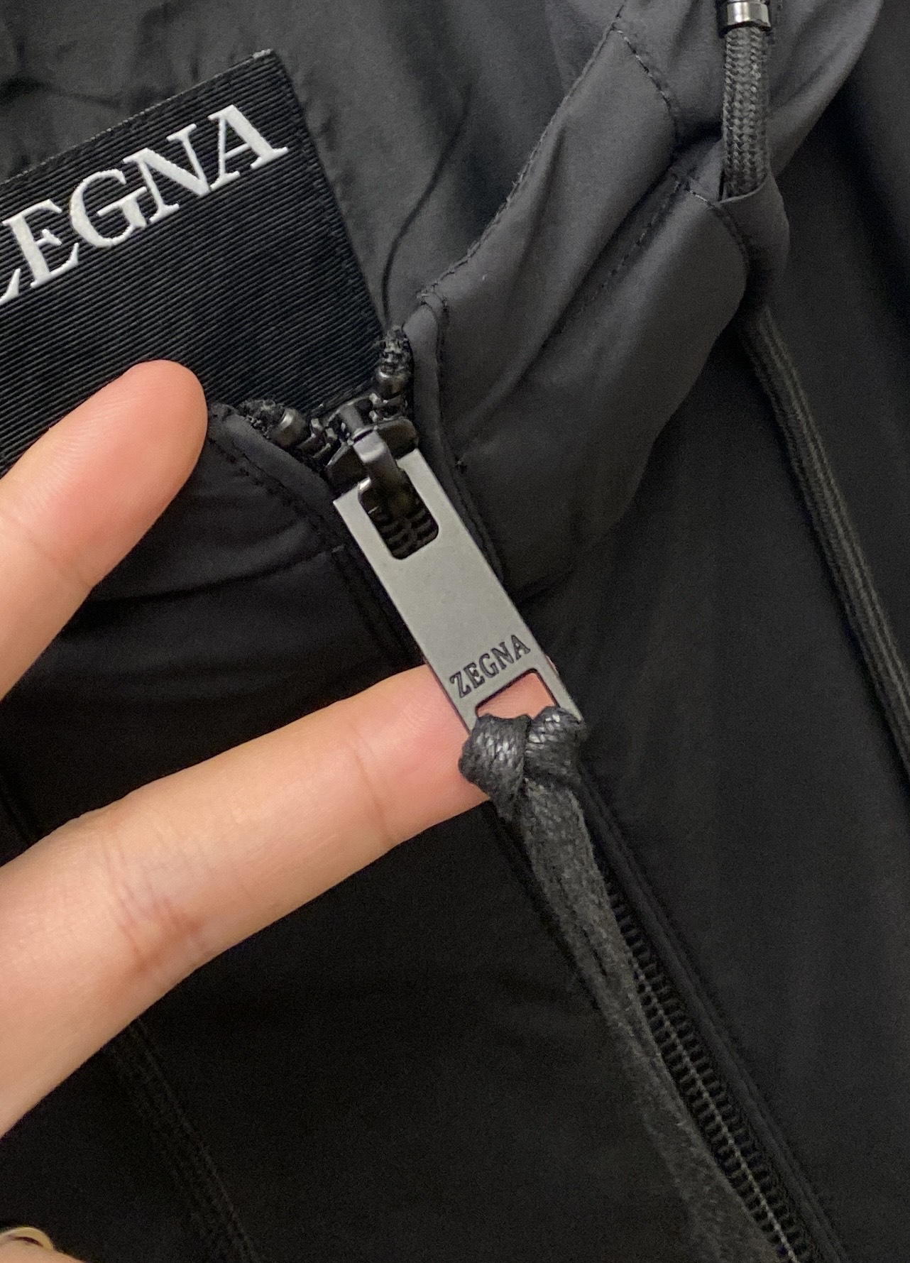 杰尼亚、2025新品夹克外套，时尚帅气，简约百搭款，原版五金辅料logo，定制原版面料，不仅挺括，保持潮