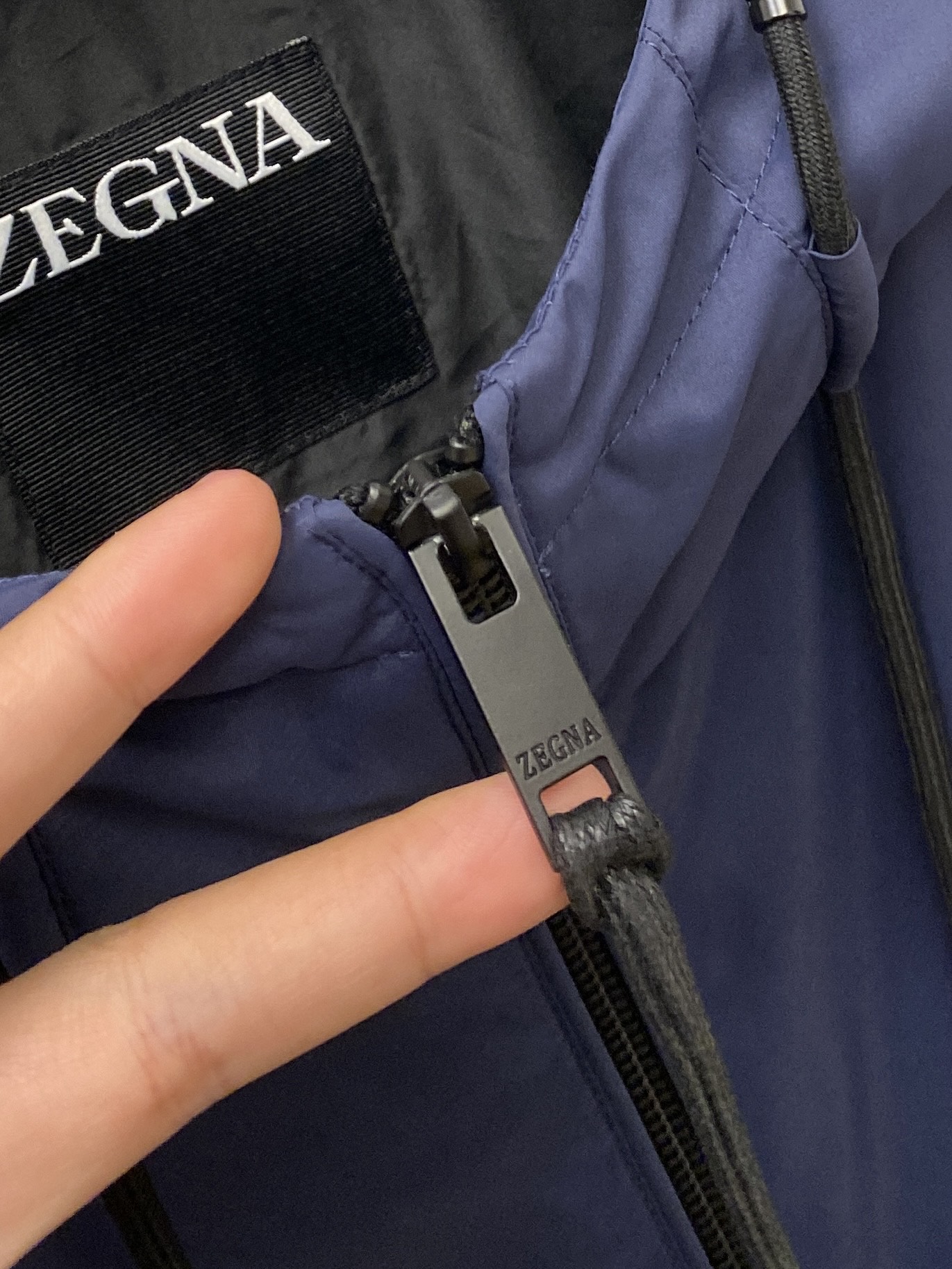 杰尼亚、2025新品夹克外套，时尚帅气，简约百搭款，原版五金辅料logo，定制原版面料，不仅挺括，保持潮