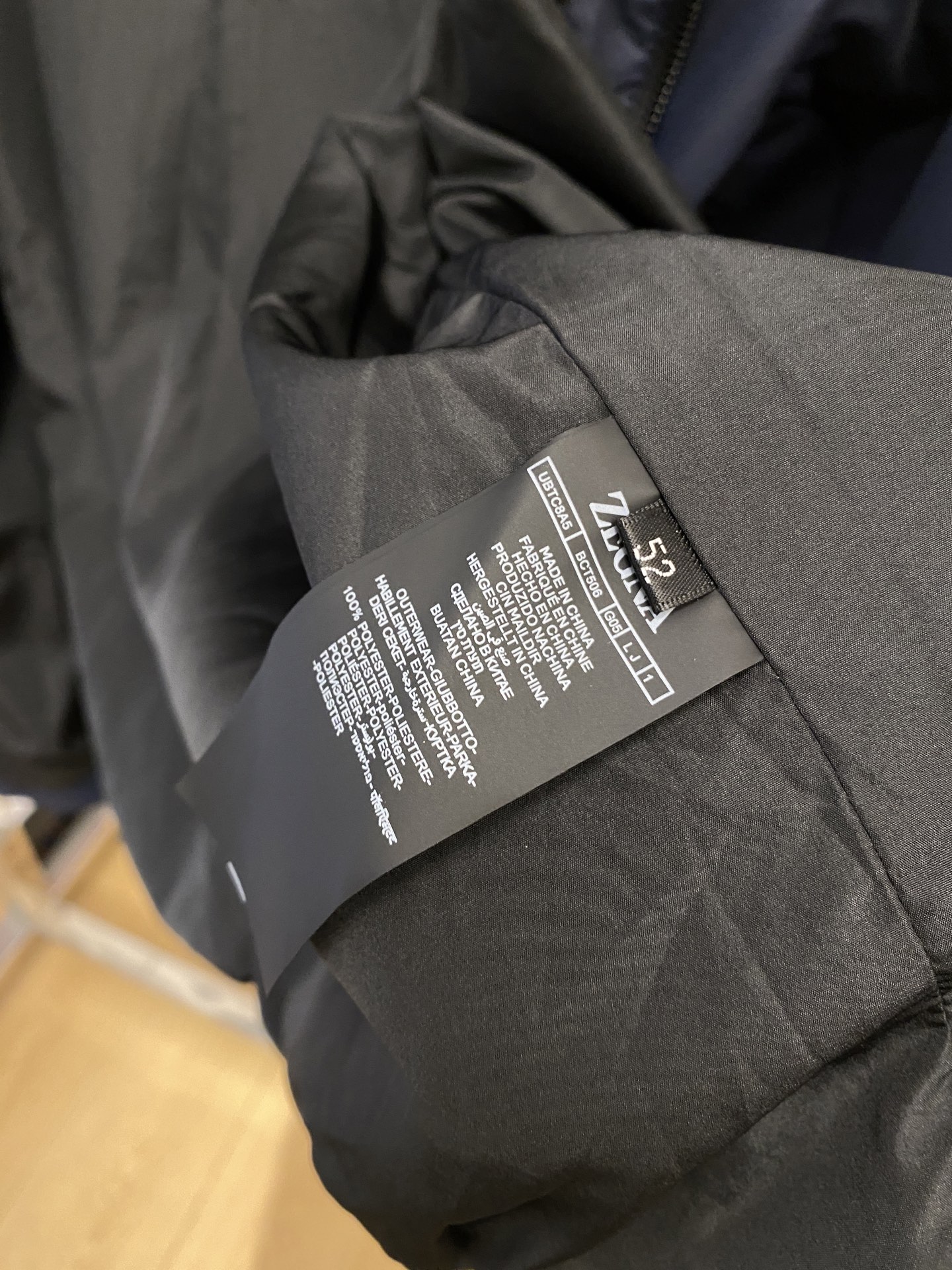 杰尼亚、2025新品夹克外套，时尚帅气，简约百搭款，原版五金辅料logo，定制原版面料，不仅挺括，保持潮