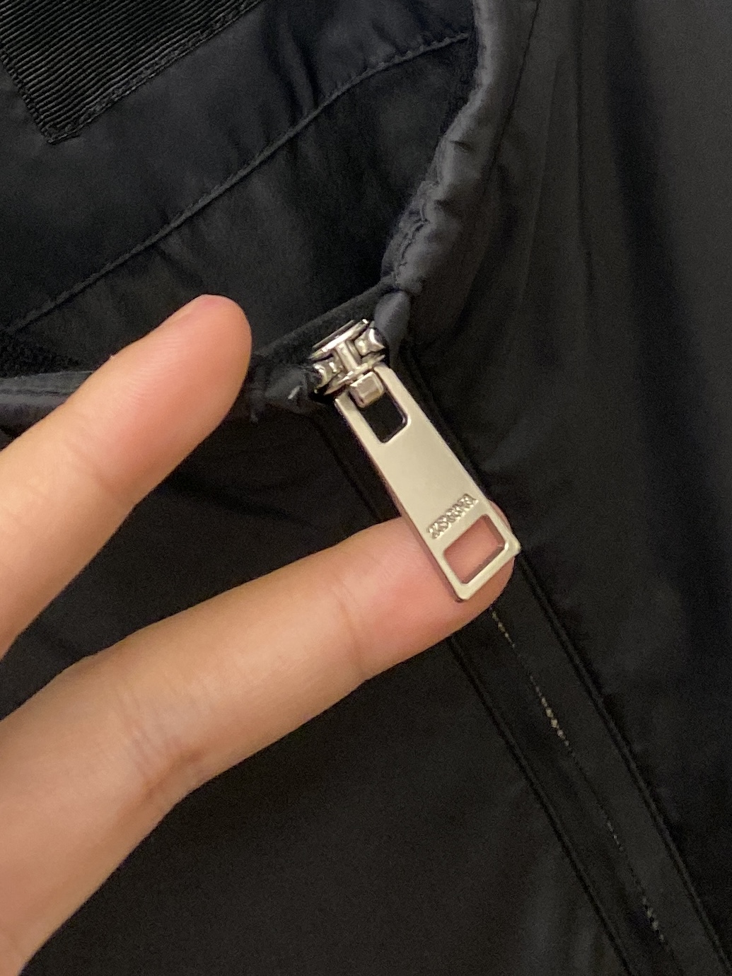 ￼ 杰尼亚、2025新品夹克外套，时尚帅气，简约百搭款，胸前顶级印胶字母logo，定制原版面料，不仅挺括