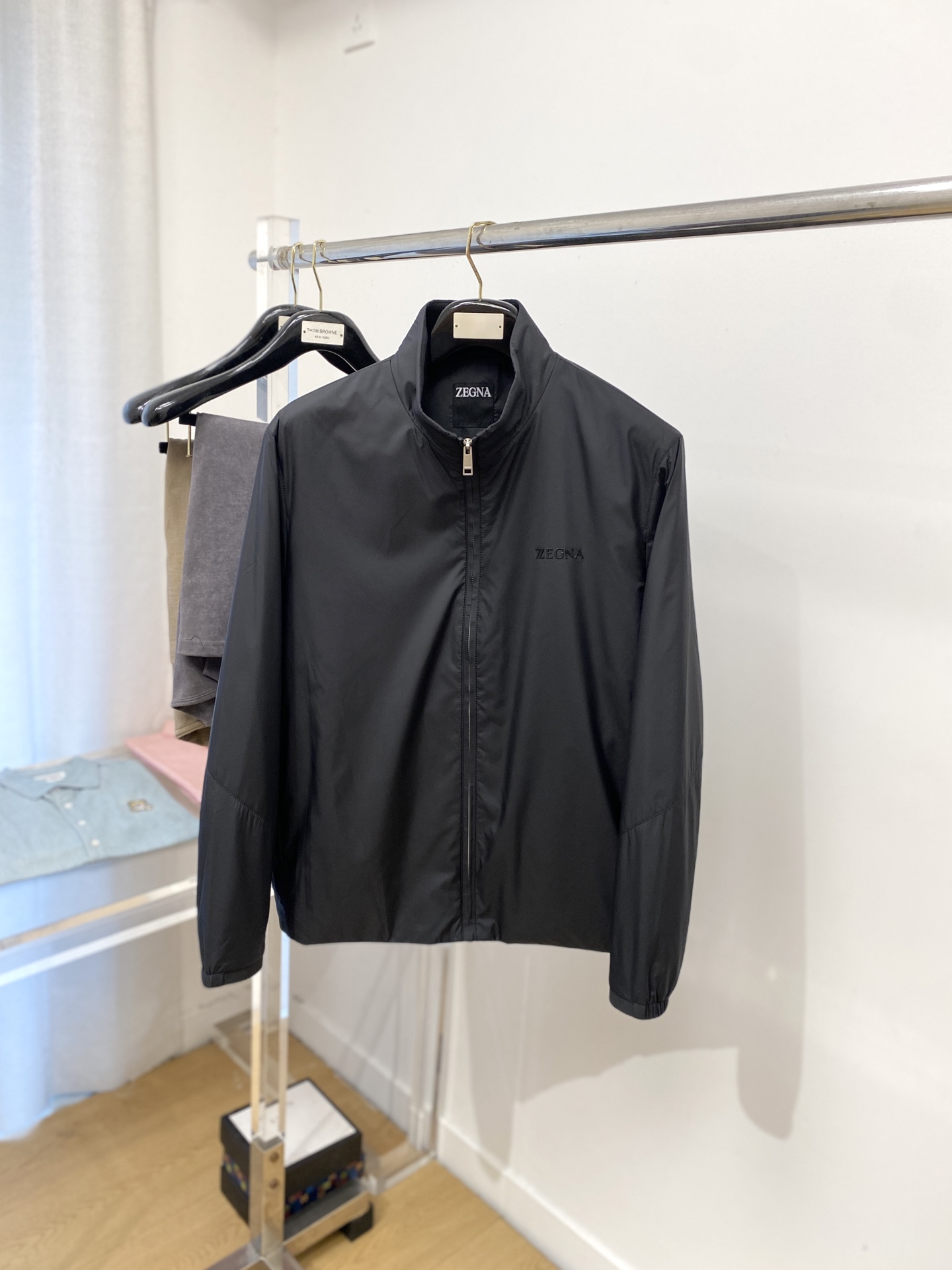 NO:518964,Zenia, 2025 new jacket jacket, fashionable and handsome, simple and versatile style, top-grade printed letter logo on the chest, customized original fabric, not only crisp, maintains the trendy silhouette, and is comfortable to wear, the yarn weaving is more delicate, the number M-3XL, zegna, jackets & coats, jackets & coats, alexander wang19860909杰尼亚、2025新品夹克外套,时尚帅气,简约百搭款,胸前顶级印胶字母logo,定制原版面料,不仅挺括,保持潮流的廓形,又穿着舒适,纱织更细腻,码数M-3XL,,zegna,jackets & coats,jackets & coats,alexander wang,Men's clothing