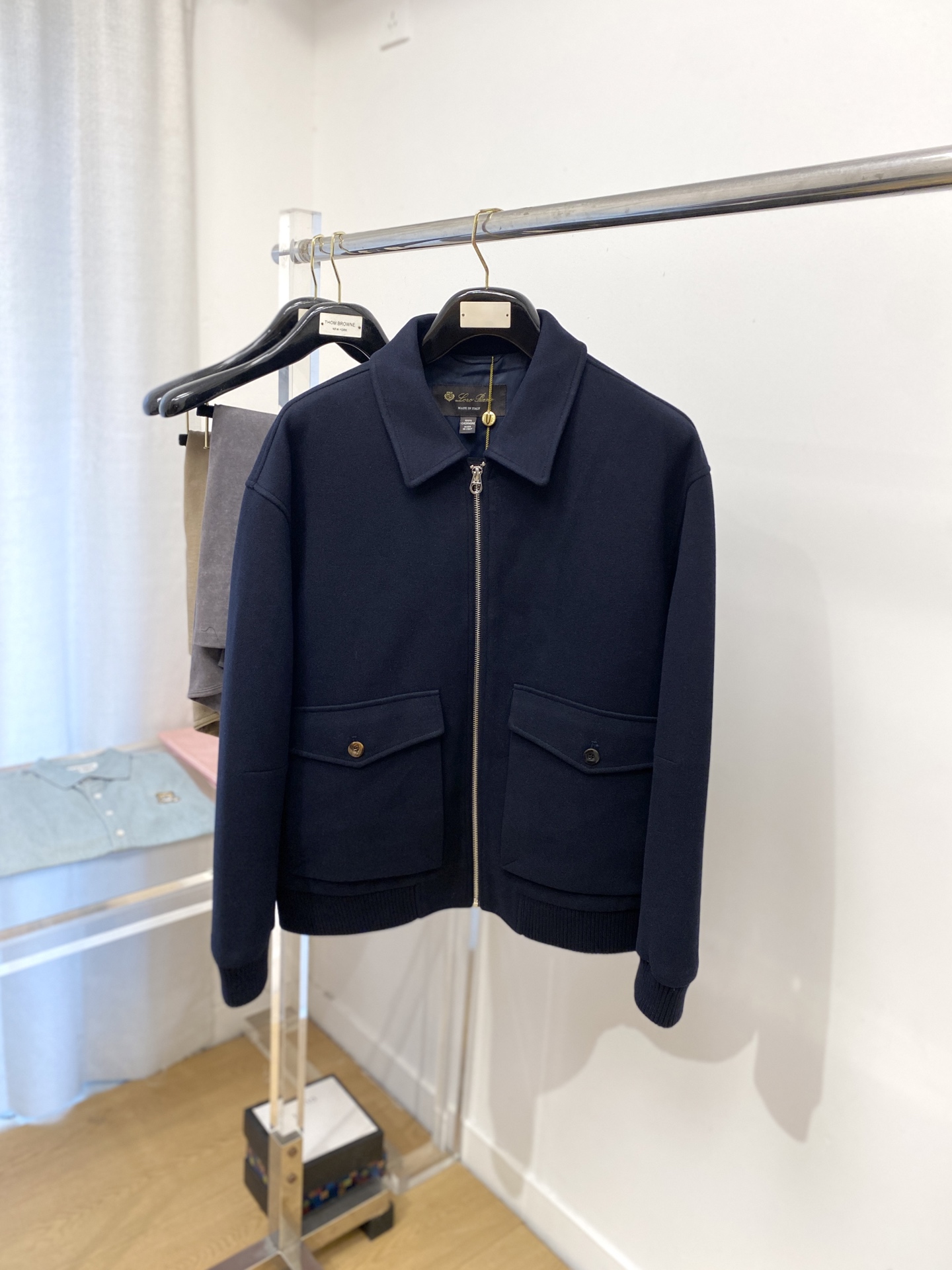 NO:518141,LP, 2025 new jacket jacket, fashionable and handsome, simple and versatile style, original hardware and accessories logo, customized original fabric, not only crisp, maintains the trendy silhouette, and is comfortable to wear, the yarn weaving is more delicate, the number M-3XL, loro piano, jackets & coats, jackets & coats, alexander wang19860909LP、2025新品夹克外套,时尚帅气,简约百搭款,原版五金辅料logo,定制原版面料,不仅挺括,保持潮流的廓形,又穿着舒适,纱织更细腻,码数M-3XL,,loro piana,jackets & coats,jackets & coats,alexander wang,Men's clothing