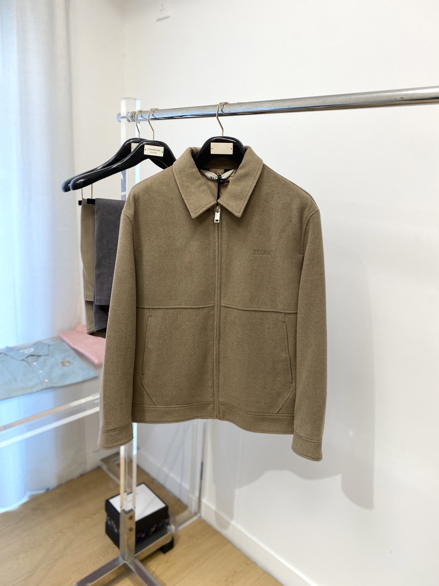 NO:518947,Zenia, 2025 new jacket jacket, fashionable and handsome, simple and versatile style, exquisite embroidered letter logo on the chest, customized original fabric, not only crisp, maintains the trendy silhouette, and is comfortable to wear, and the yarn is more delicate, the number M-3XL, zegna, jackets & coats, jackets & coats, alexander wang19860909杰尼亚、2025新品夹克外套,时尚帅气,简约百搭款,胸前精致刺绣字母logo,定制原版面料,不仅挺括,保持潮流的廓形,又穿着舒适,纱织更细腻,码数M-3XL,,zegna,jackets & coats,jackets & coats,alexander wang,Men's clothing