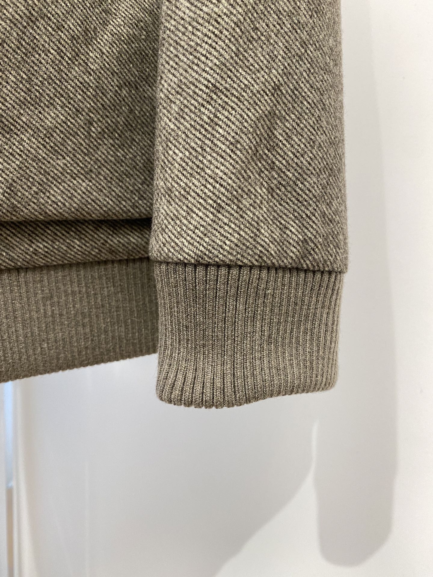 lP🆕、2025新品加绒夹克外套，时尚帅气，简约百搭款，原版五金辅料logo，定制原版面料，不仅挺括，保