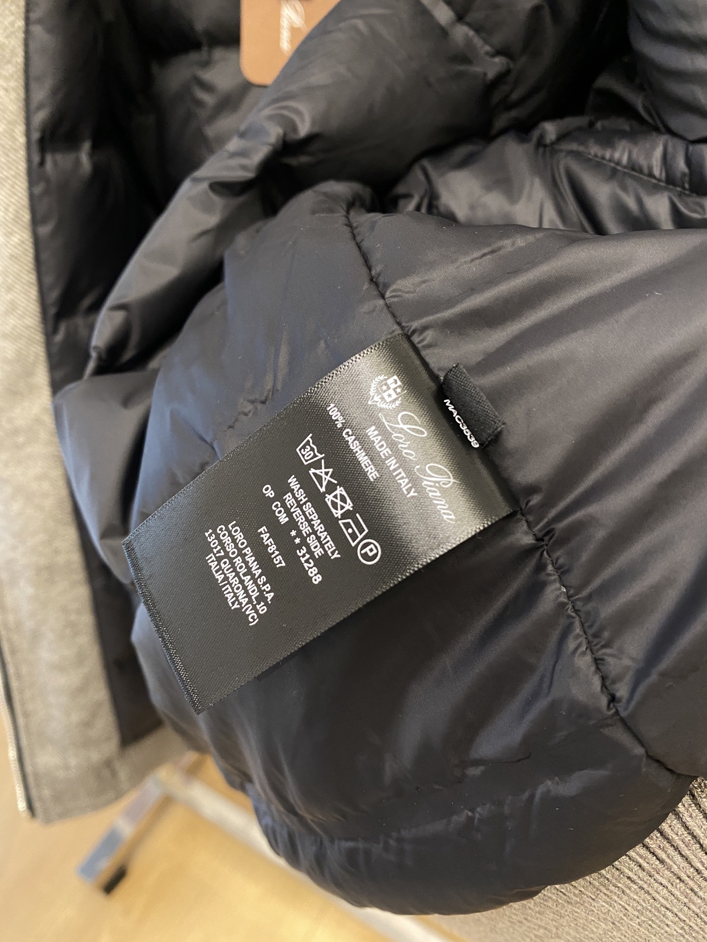 lP🆕、2025新品加绒夹克外套，时尚帅气，简约百搭款，原版五金辅料logo，定制原版面料，不仅挺括，保