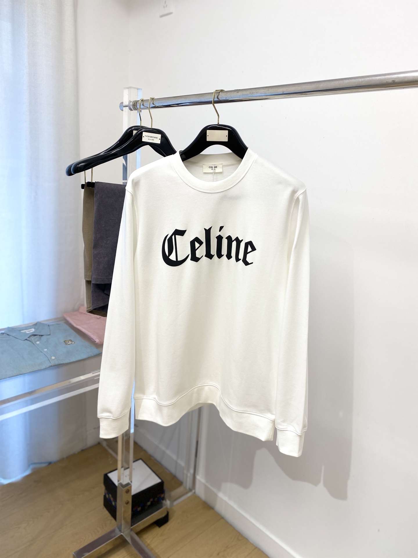 NO:518150,Celine, the latest sweatshirts in 2025, handsome and fashionable, top printed letter logo on the chest, simple and versatile style. The fabric cotton is not only crisp, maintains the trendy silhouette, but also comfortable to wear, and the yarn is more delicate, the number M-2XL, celine, celine, hoodie, sweatshirts, alexander wang19860909Celine 赛琳、2025最新款卫衣,帅气时尚,胸前顶级印花字母logo,简约百搭款.面料棉 不仅挺括,保持潮流的廓形,又穿着舒适,纱织更细腻,码数M-2XL,,celine,celine,hoodie,sweatshirts,alexander wang,Men's clothing