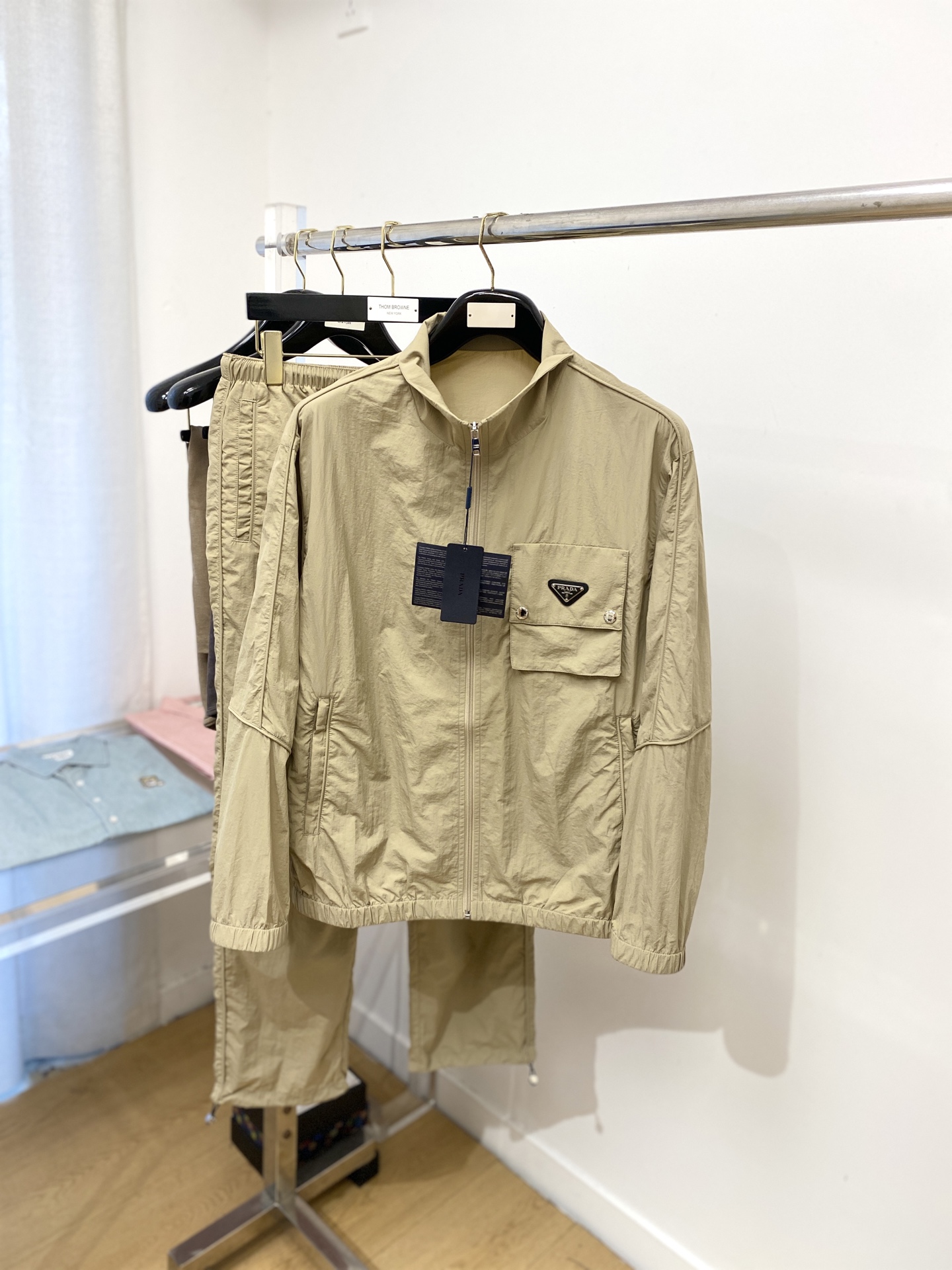 NO:516550,Prada, the latest products in 2025, fashionable and casual suits, top-grade original fabrics, comfortable to wear, good moisture absorption and breathability, and extremely high color fastness!  Both the inside and the outside are very good.19860909普拉达、2025最新品,时尚休闲套装,顶级原版面料打造,穿着舒适,吸湿性透气性都非常良好,色牢度超高！无论内搭还是外穿都非常出彩码数M-3XL,,prada,alexander wang,Men's clothing