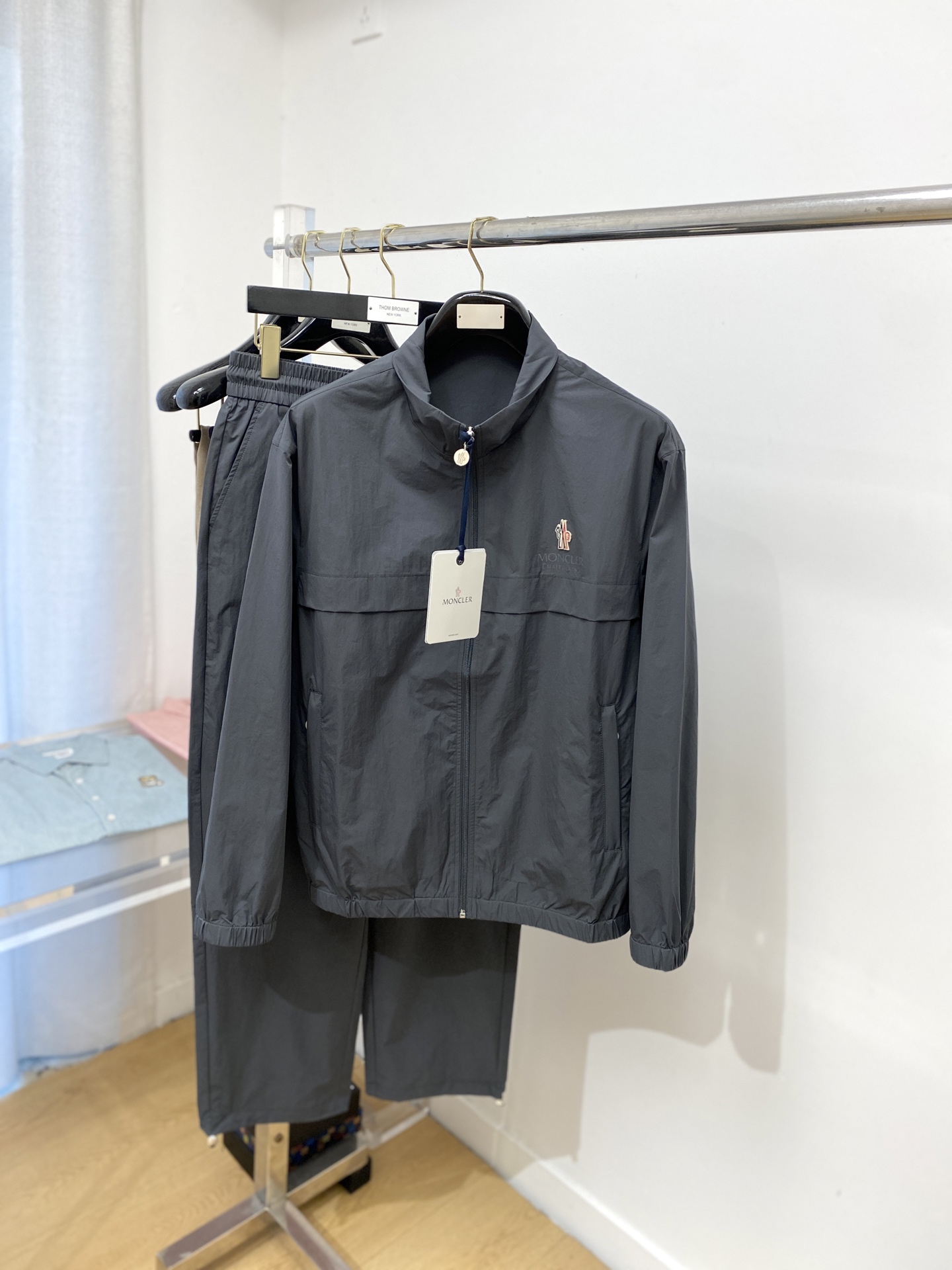 NO:516553,The latest products of the hood, 2025, fashionable and casual suits, top-grade original fabrics, comfortable to wear, good moisture absorption and breathability, and super high color fastness!  Both inside and outside wear are very outstanding. M-3XL, Moncler, alexander wang19860909蒙口、2025最新品,时尚休闲套装,顶级原版面料打造,穿着舒适,吸湿性透气性都非常良好,色牢度超高！无论内搭还是外穿都非常出彩码数M-3XL,,Moncler,alexander wang,Men's clothing