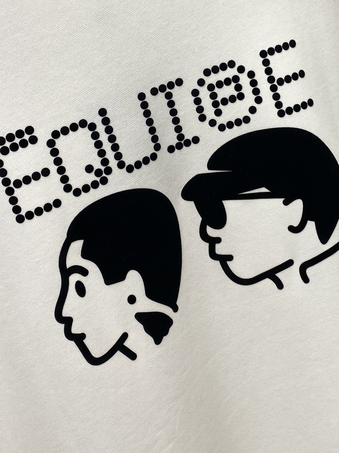 路易威登、2025最新款卫衣，帅气时尚，胸前顶级直喷图案logo，简约百搭款。面料棉 不仅挺括，保持潮流