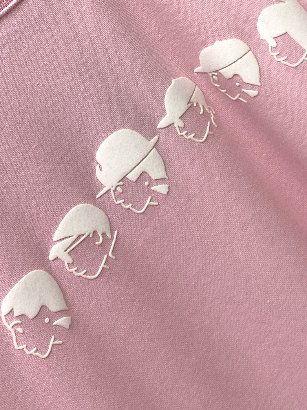 路易威登、2025最新款卫衣，帅气时尚，胸前顶级直喷图案logo，简约百搭款。面料棉 不仅挺括，保持潮流