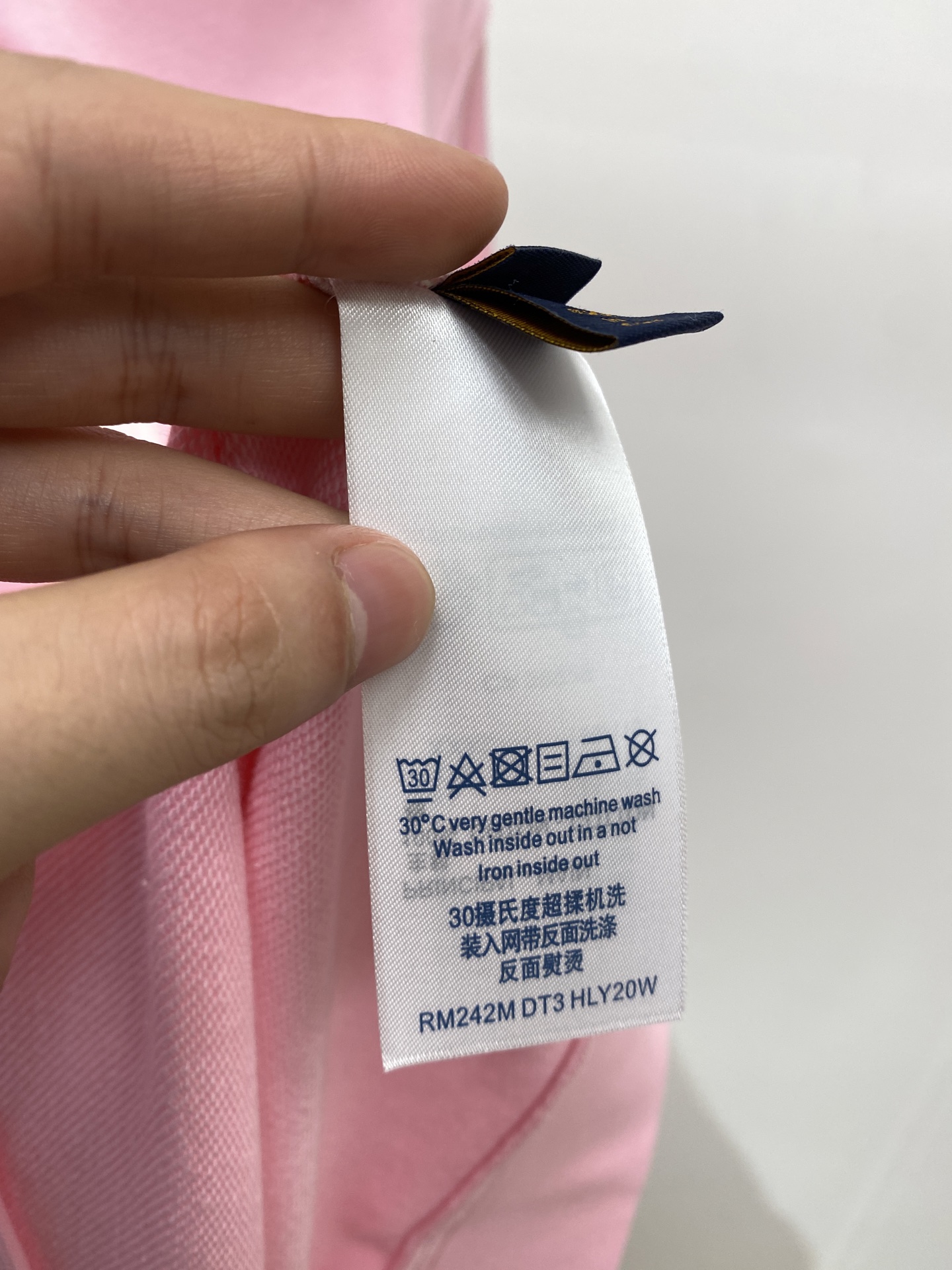 路易威登、2025最新款卫衣，帅气时尚，胸前顶级直喷图案logo，简约百搭款。面料棉 不仅挺括，保持潮流