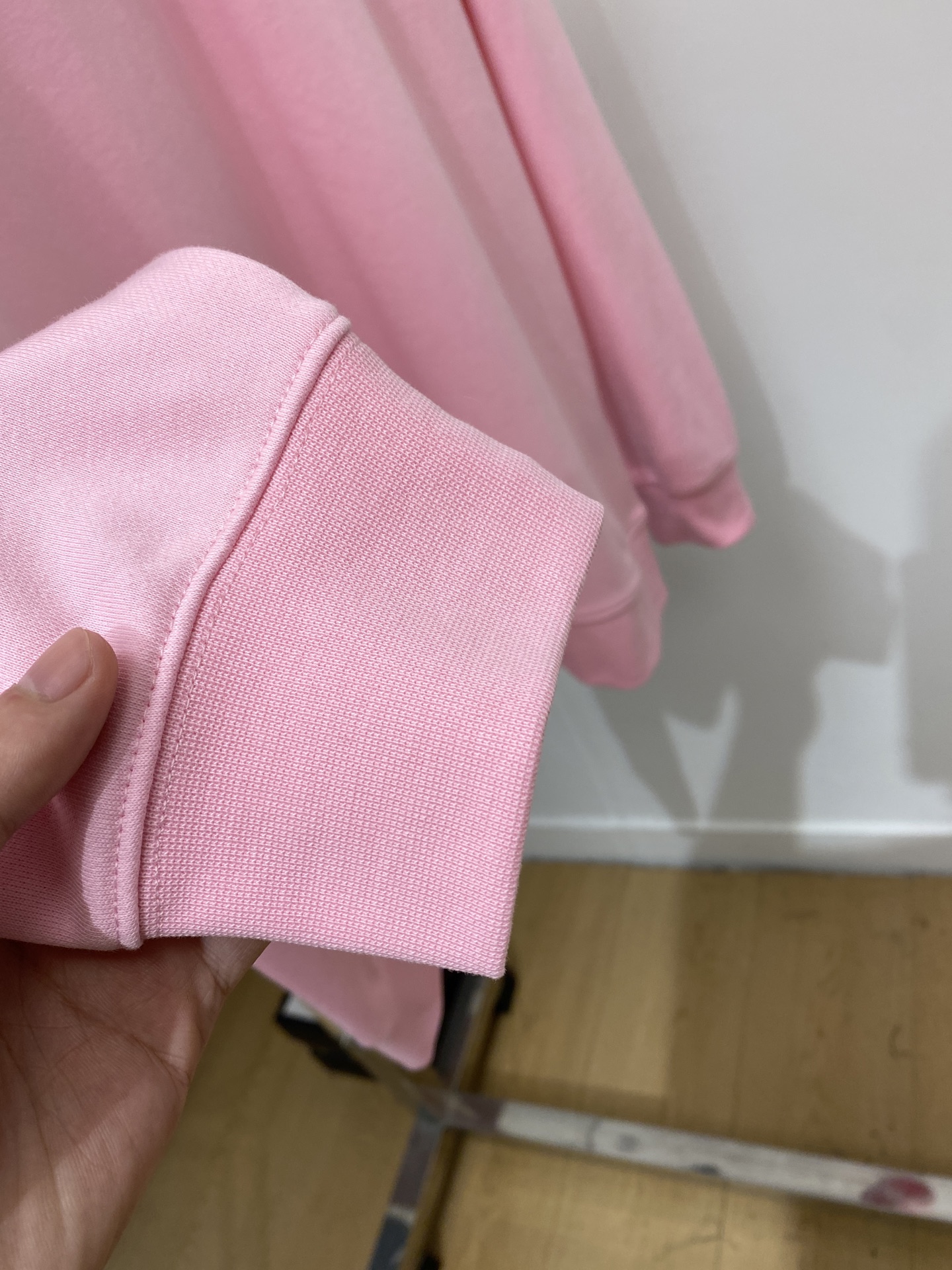 路易威登、2025最新款卫衣，帅气时尚，胸前顶级直喷图案logo，简约百搭款。面料棉 不仅挺括，保持潮流