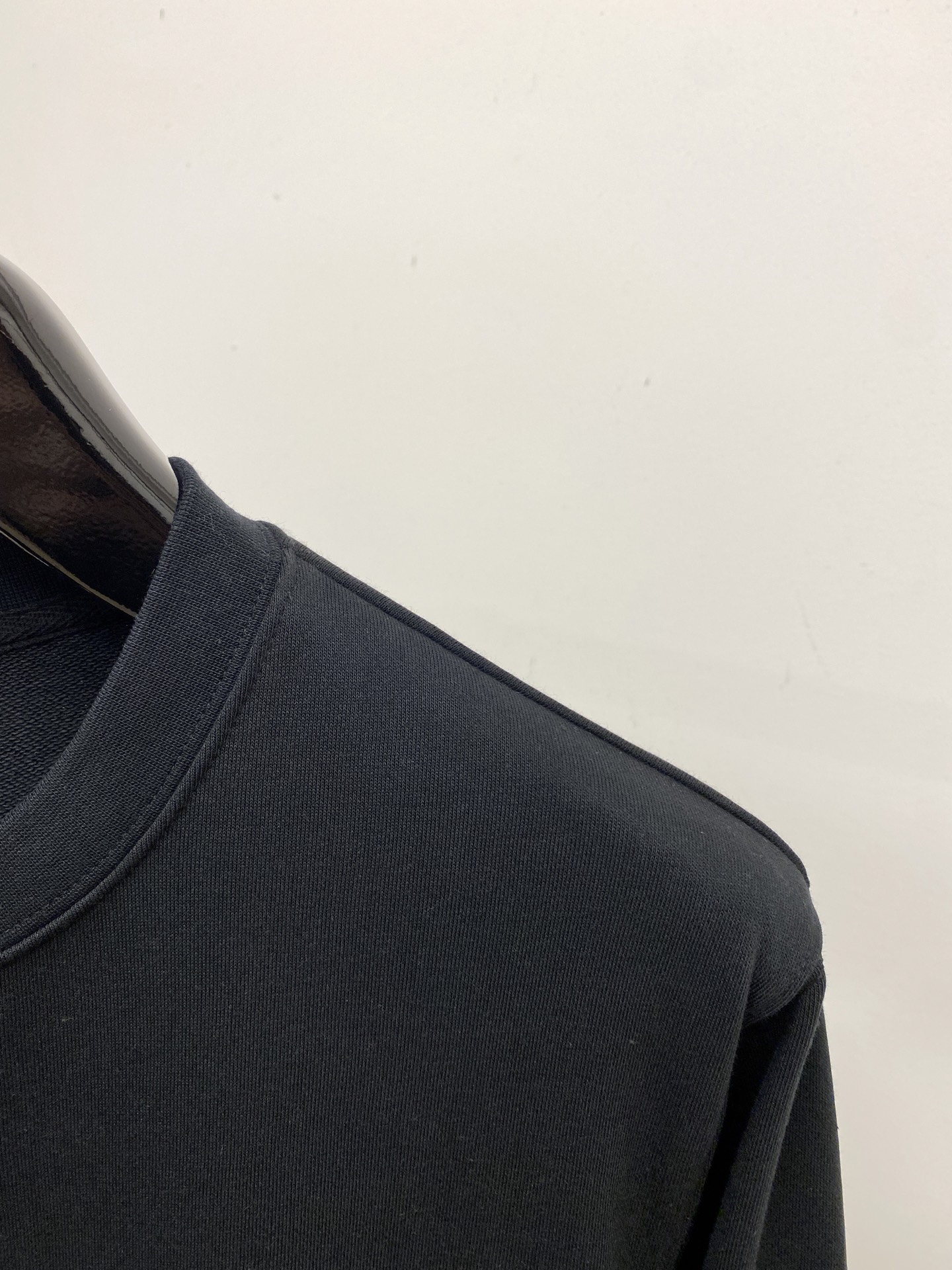 迪奥、2025最新款卫衣，帅气时尚，胸前顶级印花字母logo，简约百搭款。面料棉 不仅挺括，保持潮流的廓