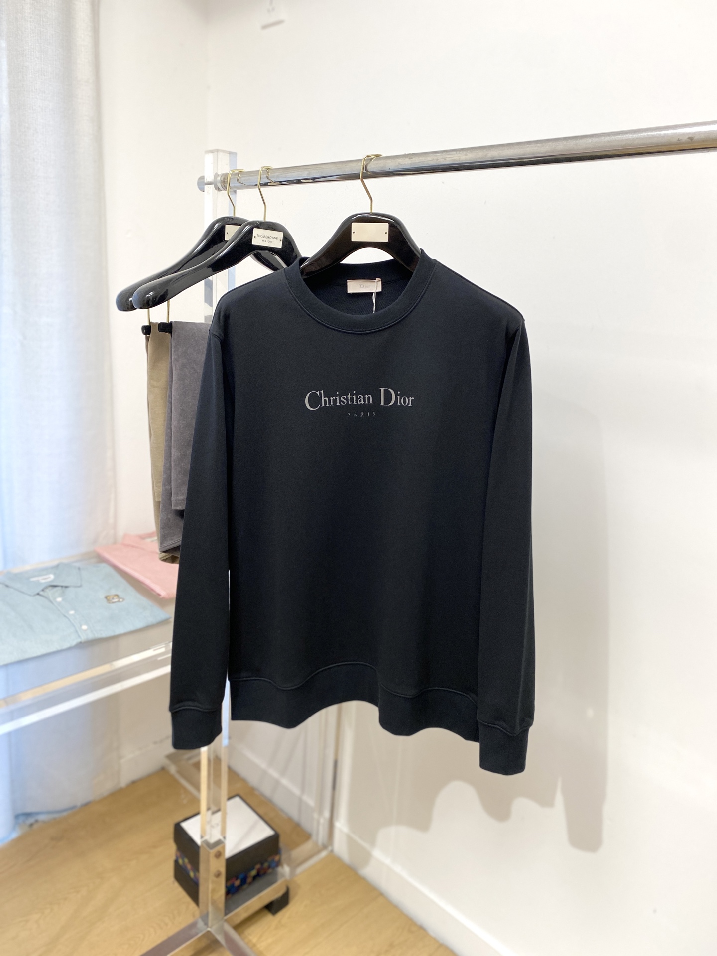 迪奥、2025最新款卫衣，帅气时尚，胸前顶级印花字母logo，简约百搭款。面料棉 不仅挺括，保持潮流的廓