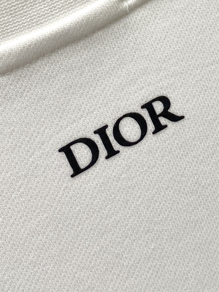 迪奥、2025最新款卫衣，帅气时尚，胸前顶级印花字母logo，简约百搭款。面料棉 不仅挺括，保持潮流的廓