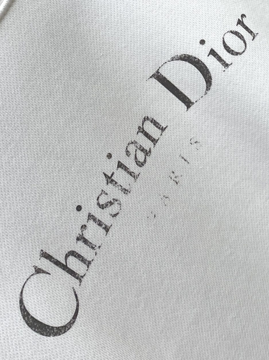 迪奥、2025最新款卫衣，帅气时尚，胸前顶级印花字母logo，简约百搭款。面料棉 不仅挺括，保持潮流的廓