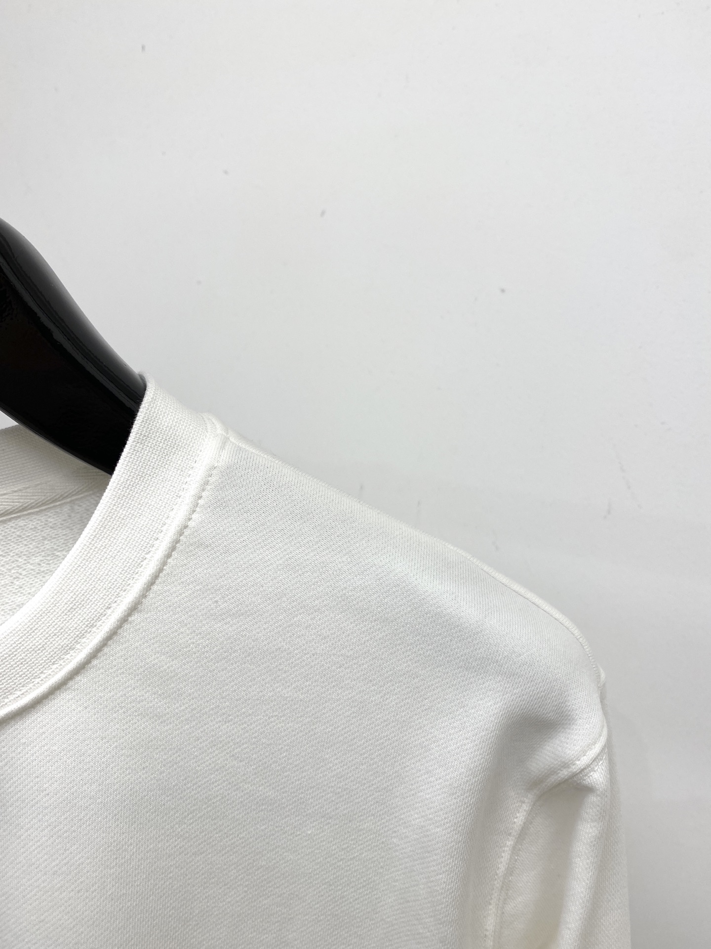 迪奥、2025最新款卫衣，帅气时尚，胸前顶级印花字母logo，简约百搭款。面料棉 不仅挺括，保持潮流的廓