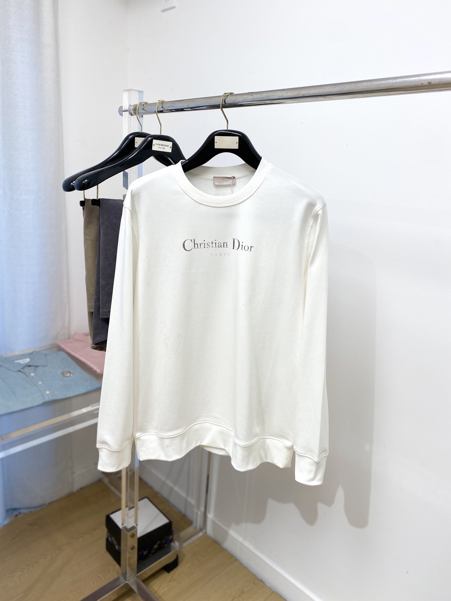 NO:514013,Dior, the latest sweatshirts in 2025, handsome and fashionable, top printed letter logo on the chest, simple and versatile style. The fabric cotton is not only crisp, maintains the trendy silhouette, and is also comfortable to wear, and the yarn is more delicate, the number M-2XL, dior, hoodie, sweatshirts, alexander wang19860909迪奥、2025最新款卫衣,帅气时尚,胸前顶级印花字母logo,简约百搭款.面料棉 不仅挺括,保持潮流的廓形,又穿着舒适,纱织更细腻,码数M-2XL,,dior,hoodie,sweatshirts,alexander wang,Men's clothing